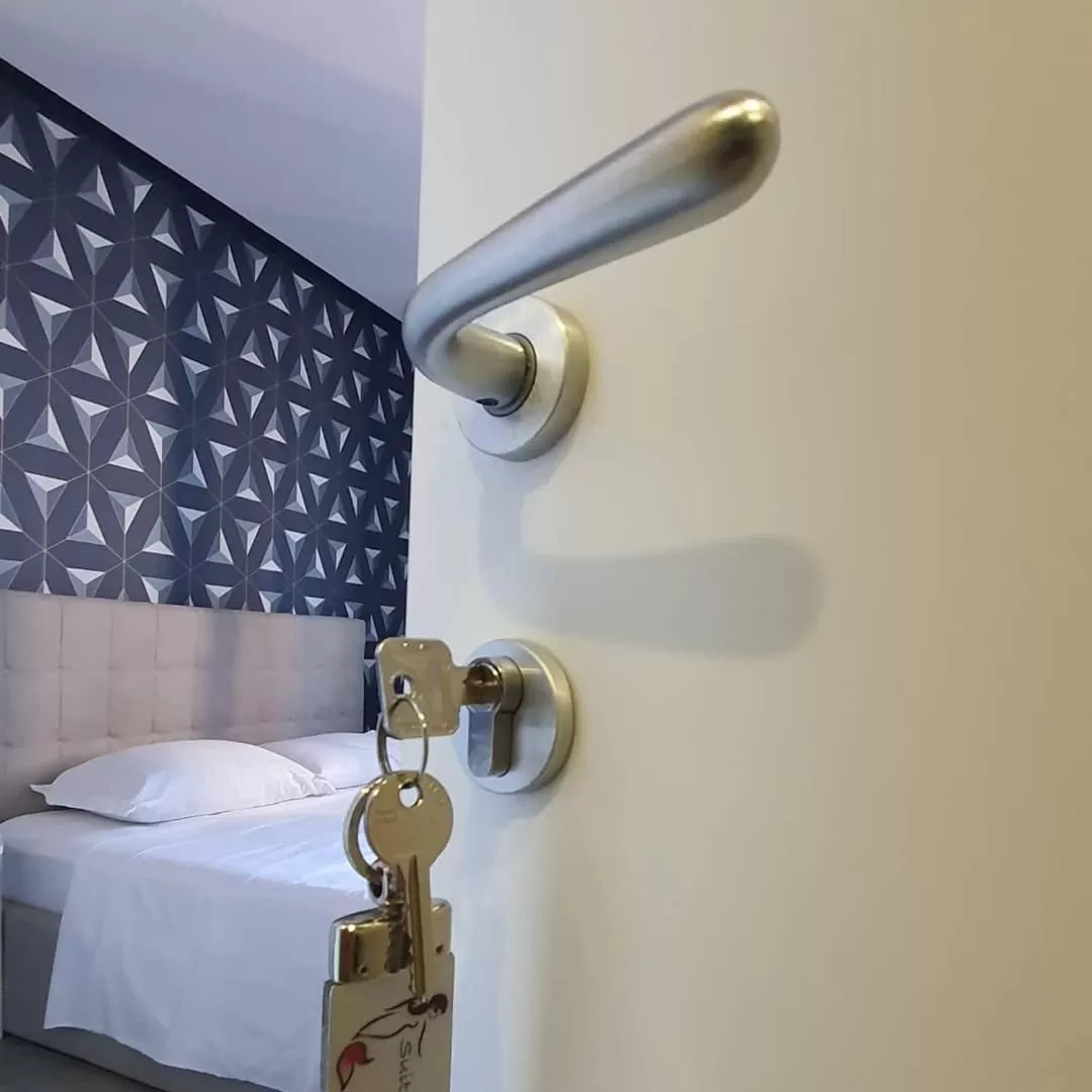 Bedroom, Bathroom in 2B Fifteen Floor Suite Napoli