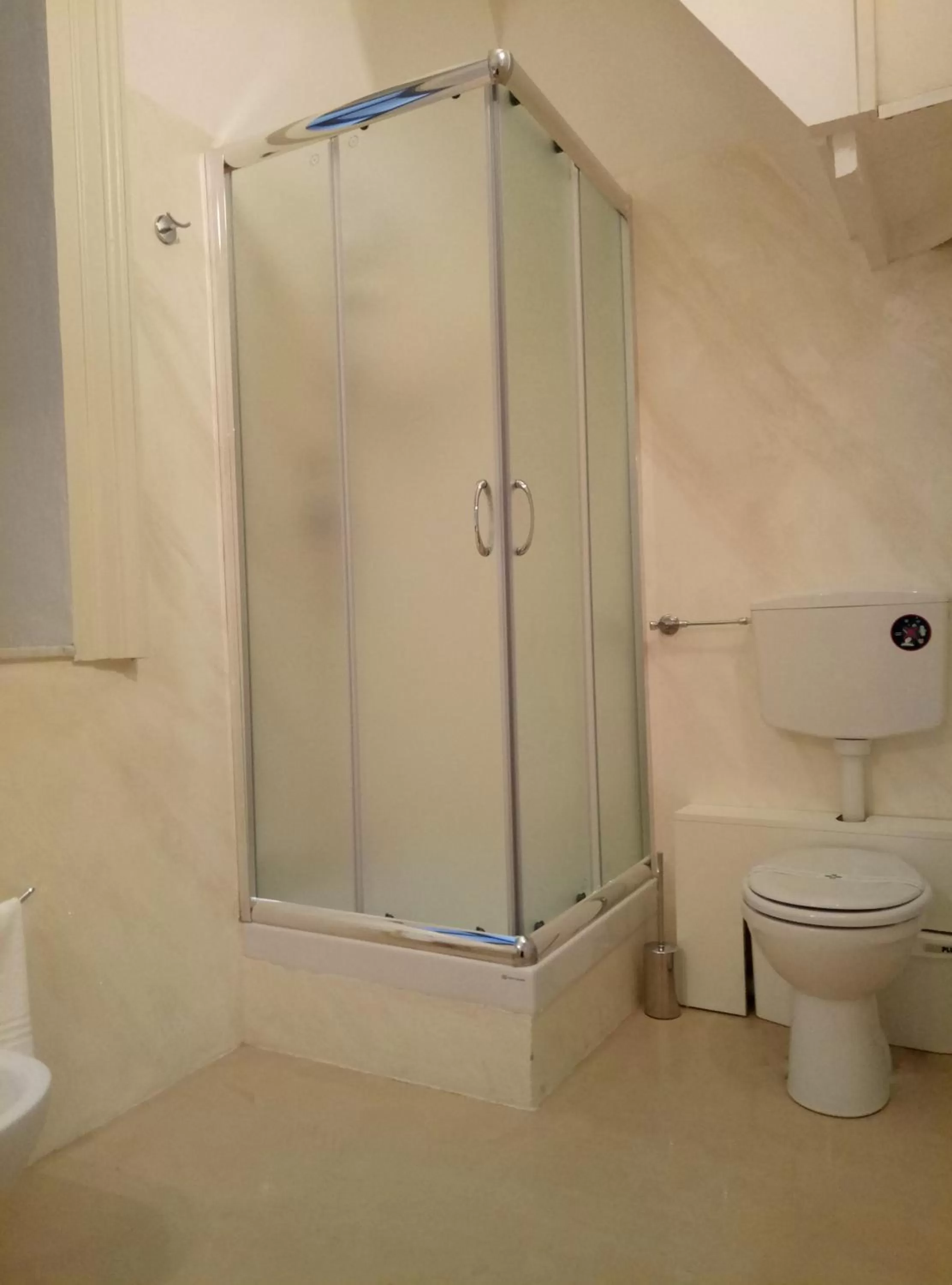 Shower in Moonlight Hotel&Suites