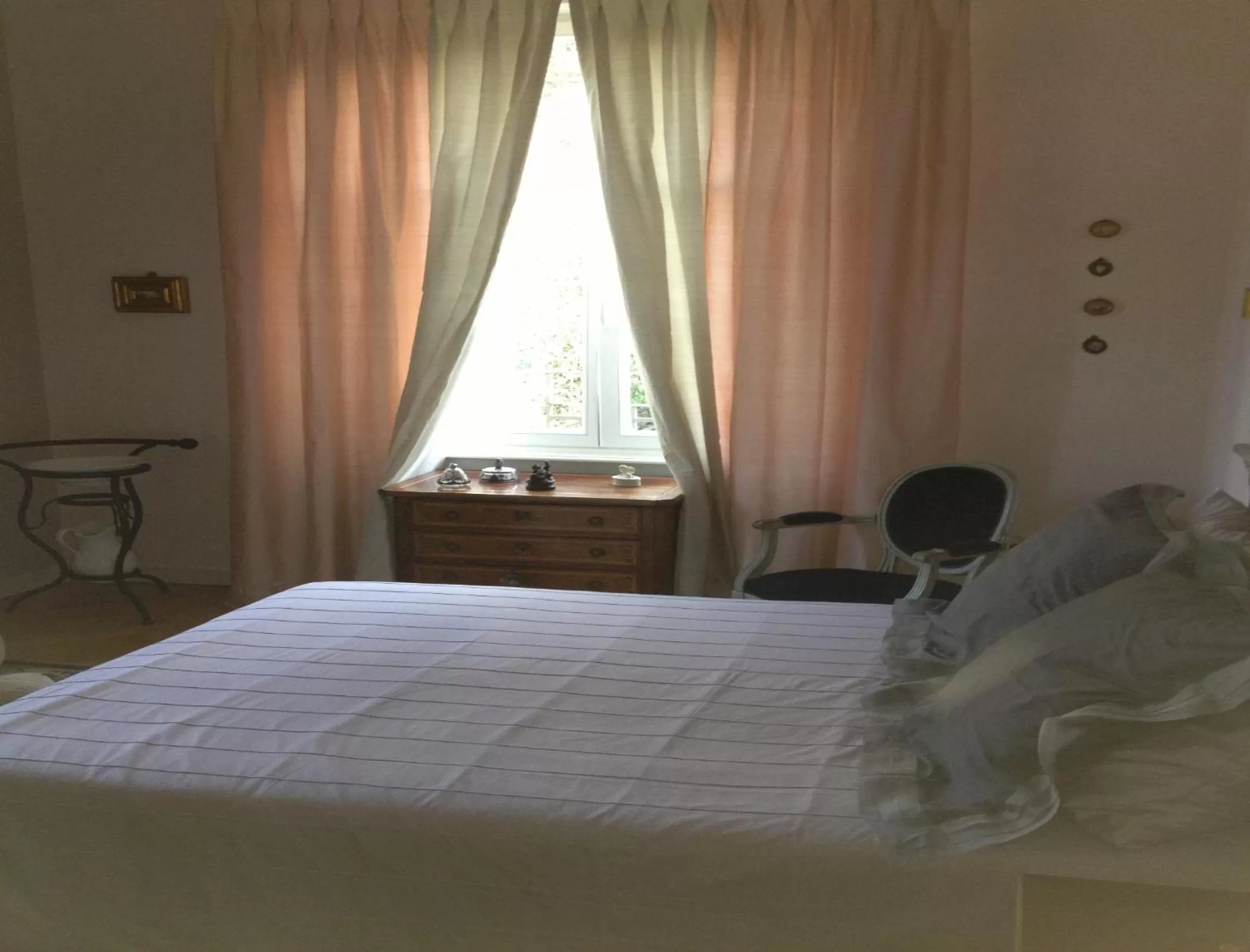 Bedroom, Bed in Peonia at Home - Maison d'hôtes d'exception