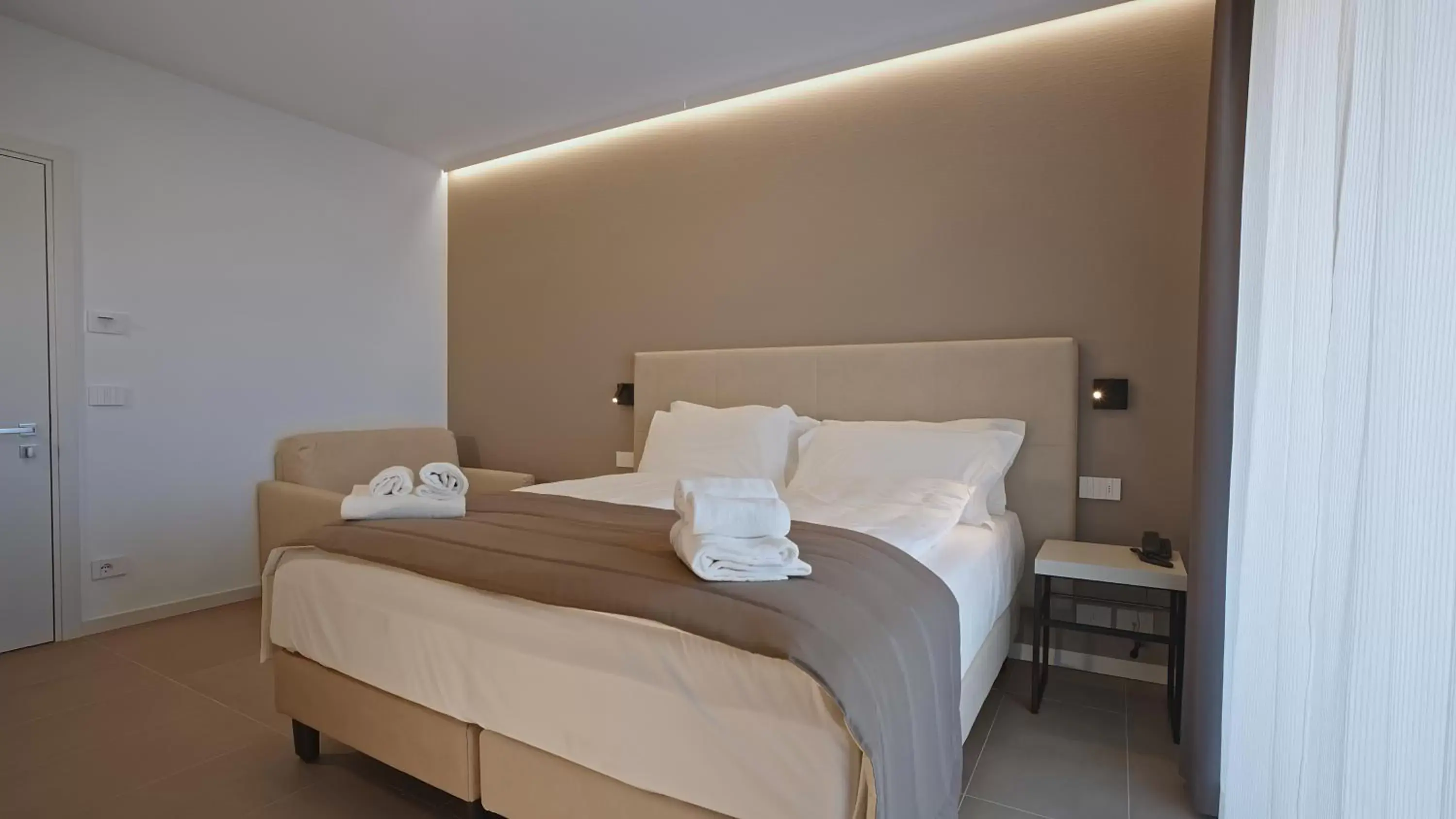 Bedroom, Bed in Hotel Cristal
