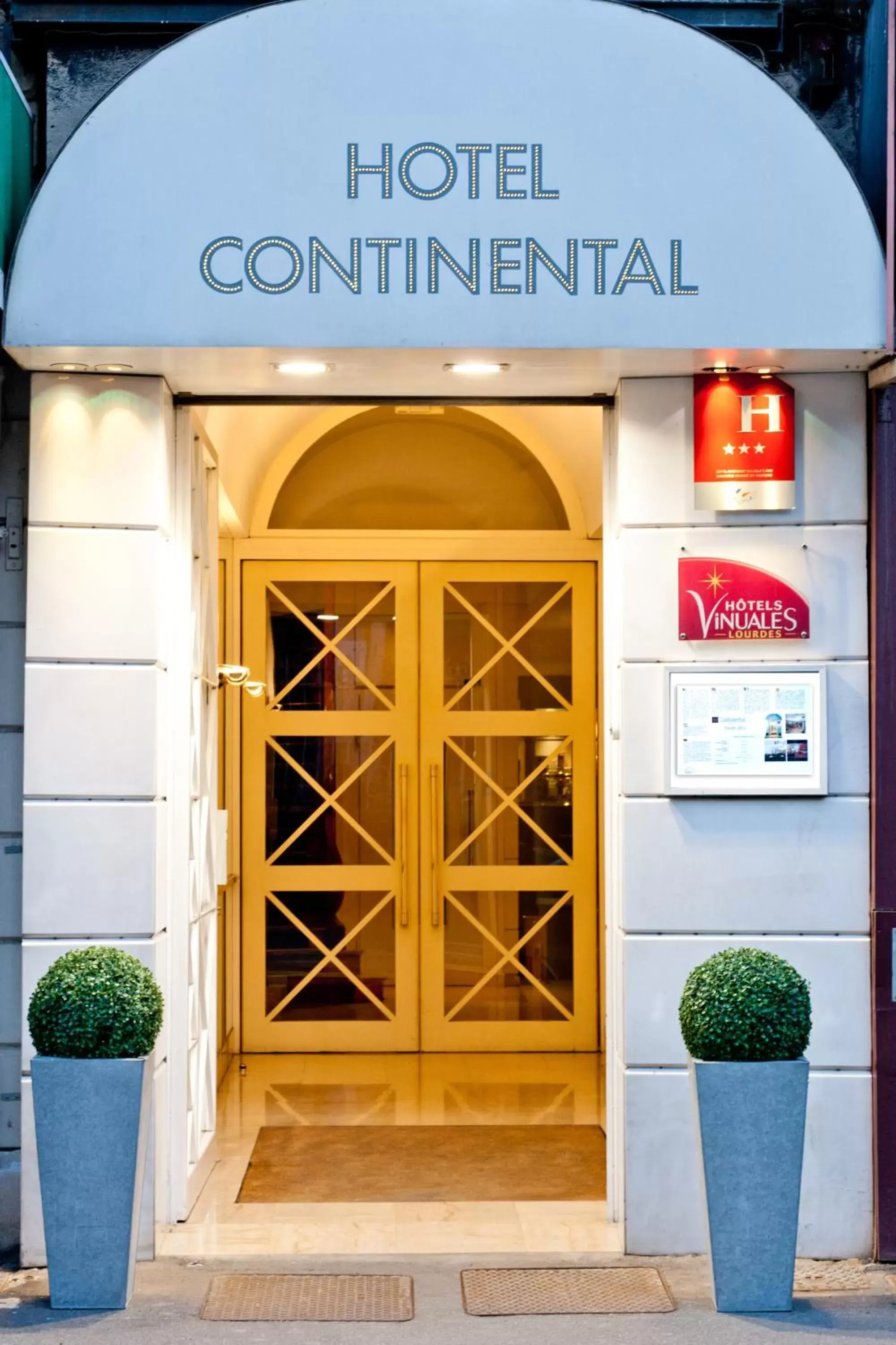 Facade/entrance in Hôtel Continental