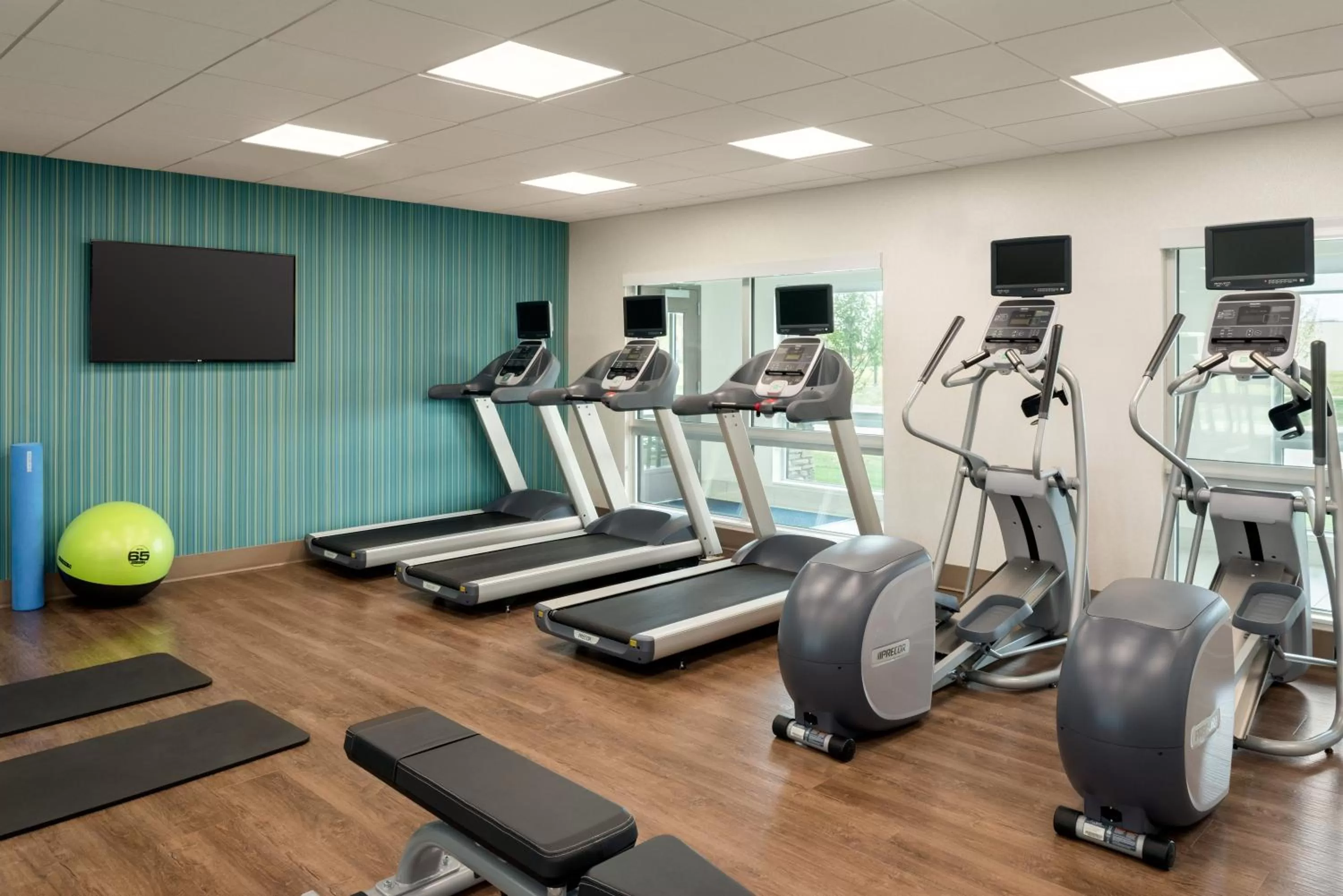Fitness centre/facilities in Holiday Inn Express & Suites - West Des Moines - Jordan Creek by IHG