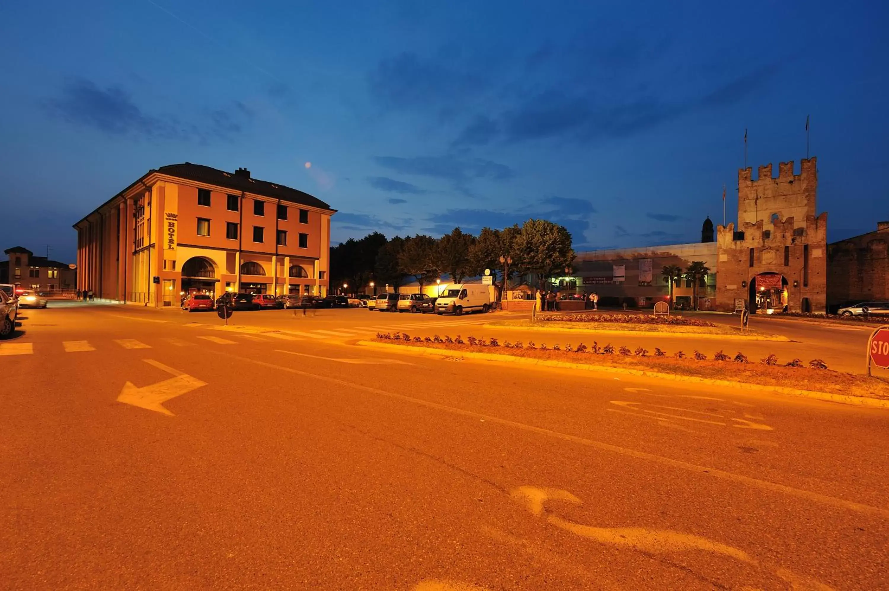 Property Building in Hotel Roxy Plaza