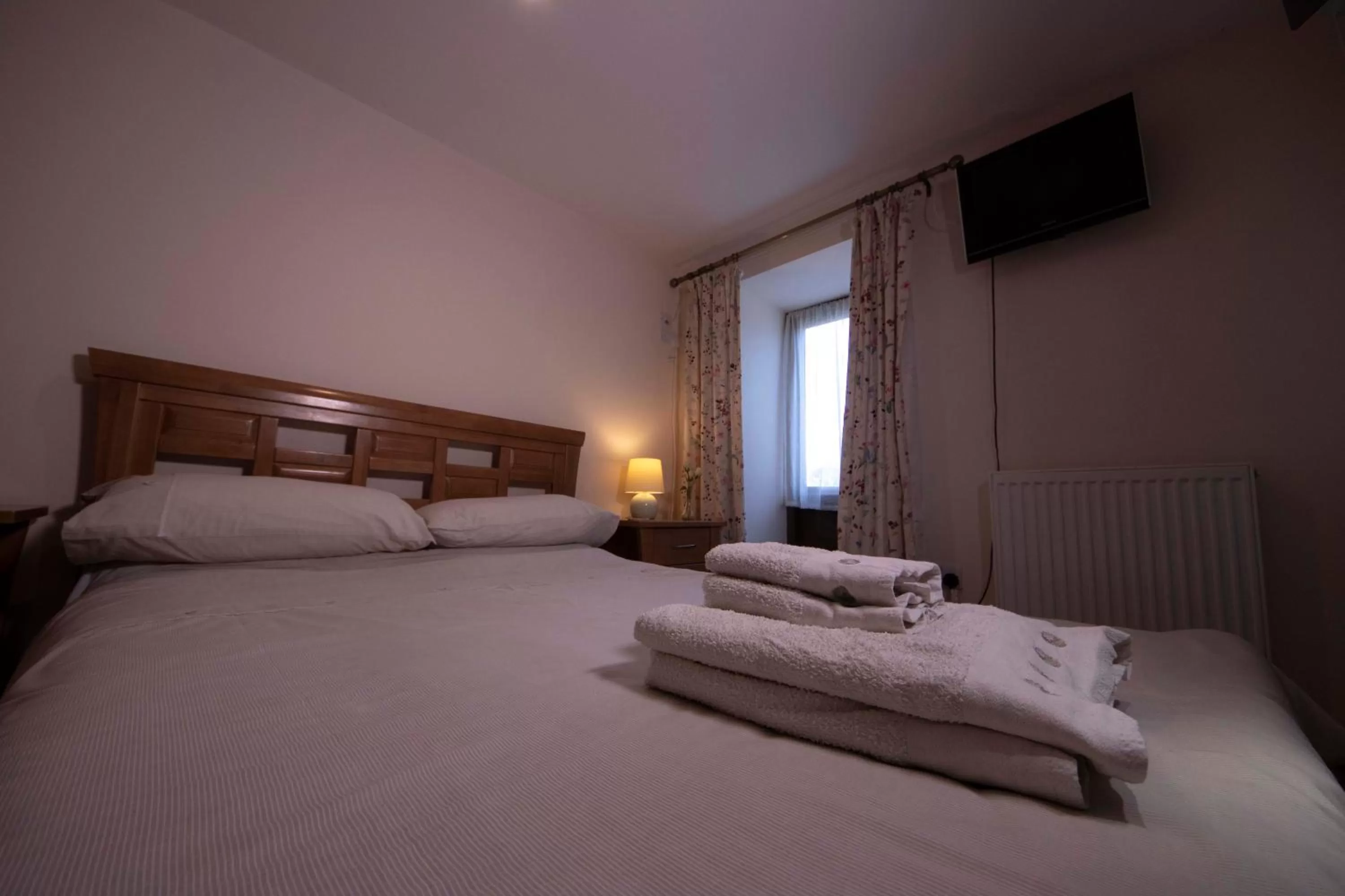 Bedroom, Bed in Polhilsa Farm