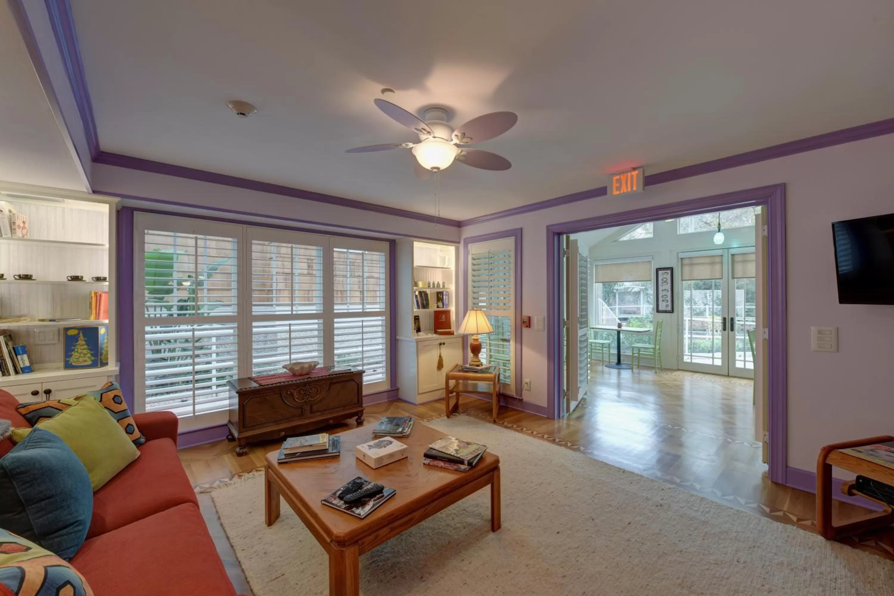 Communal lounge/ TV room in The Grey Owl Inn