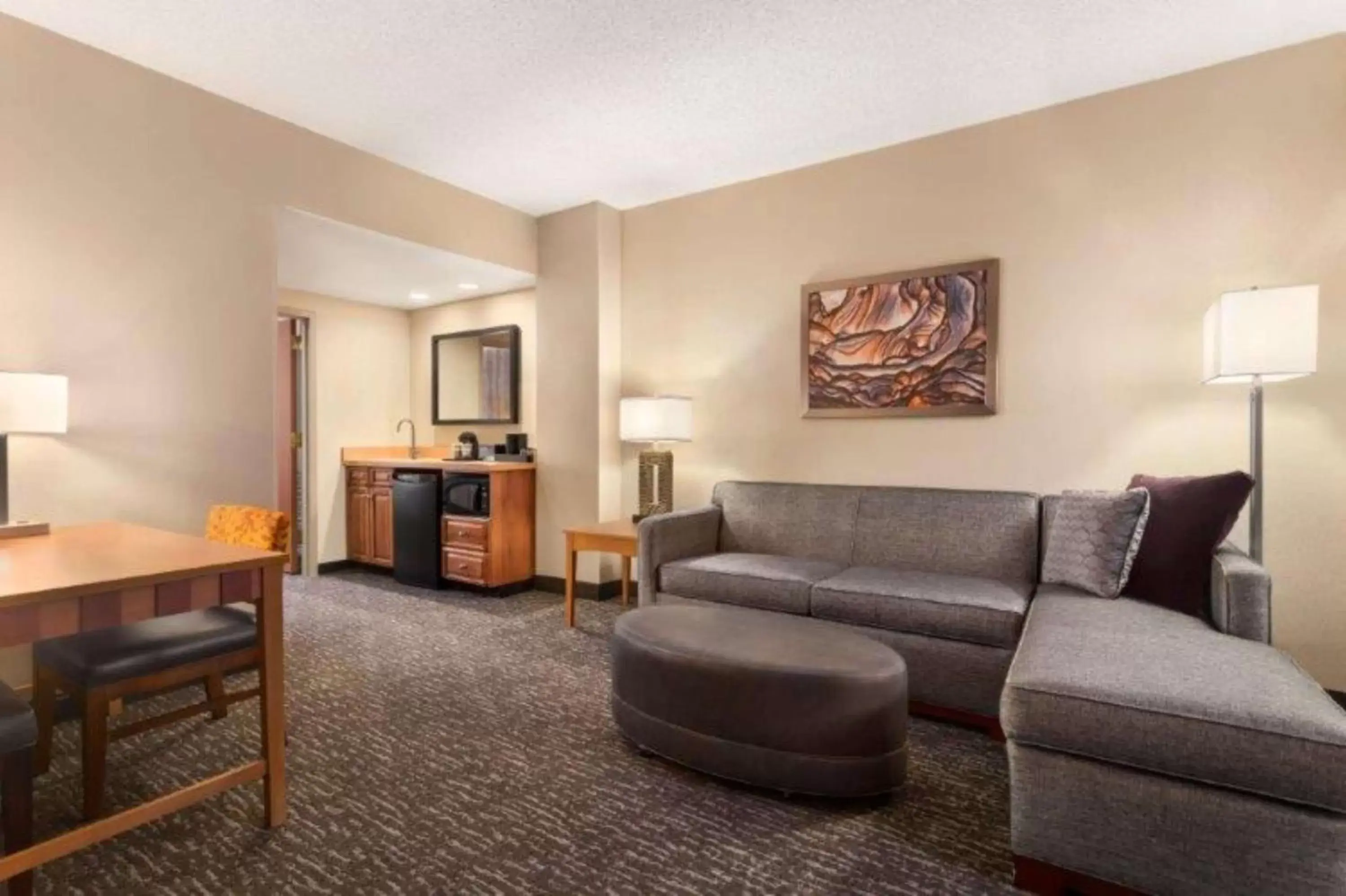 Living room, Seating Area in Embassy Suites Northwest Arkansas - Hotel, Spa & Convention Center