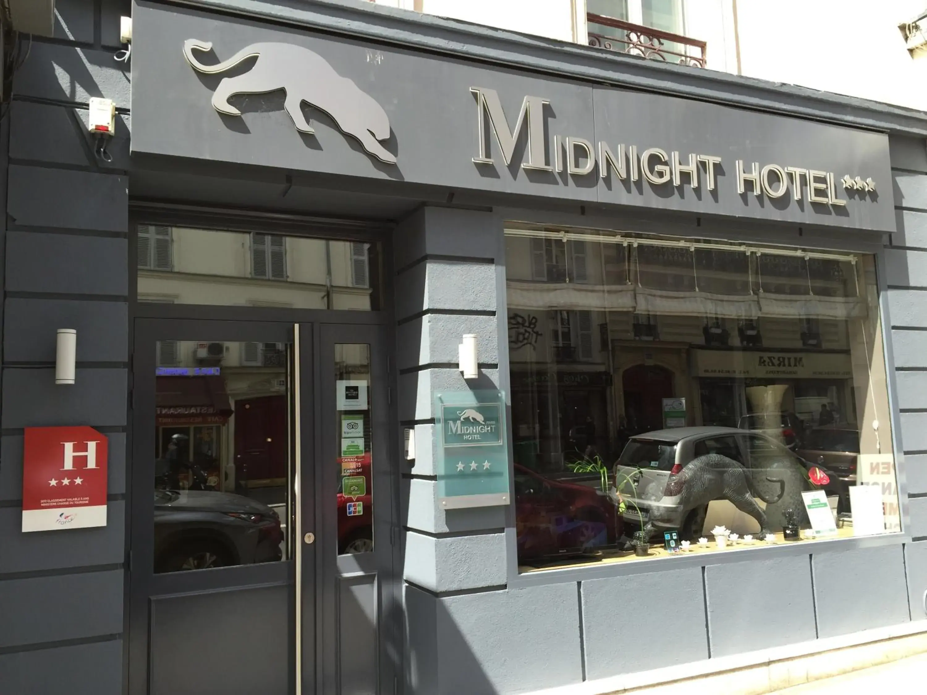 Facade/entrance in Midnight Hotel Paris