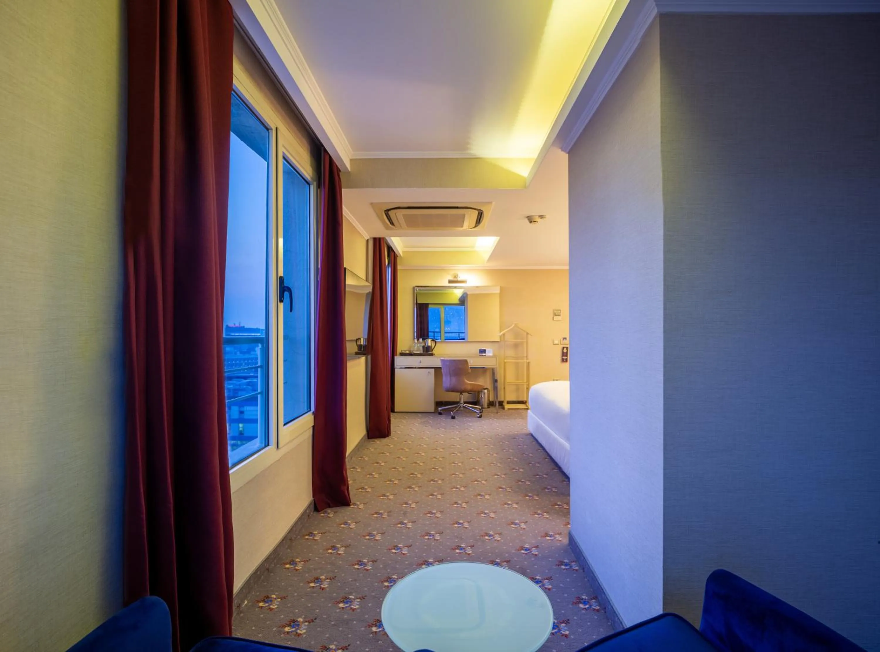 TV and multimedia, Bed in DoubleTree by Hilton Izmir - Alsancak