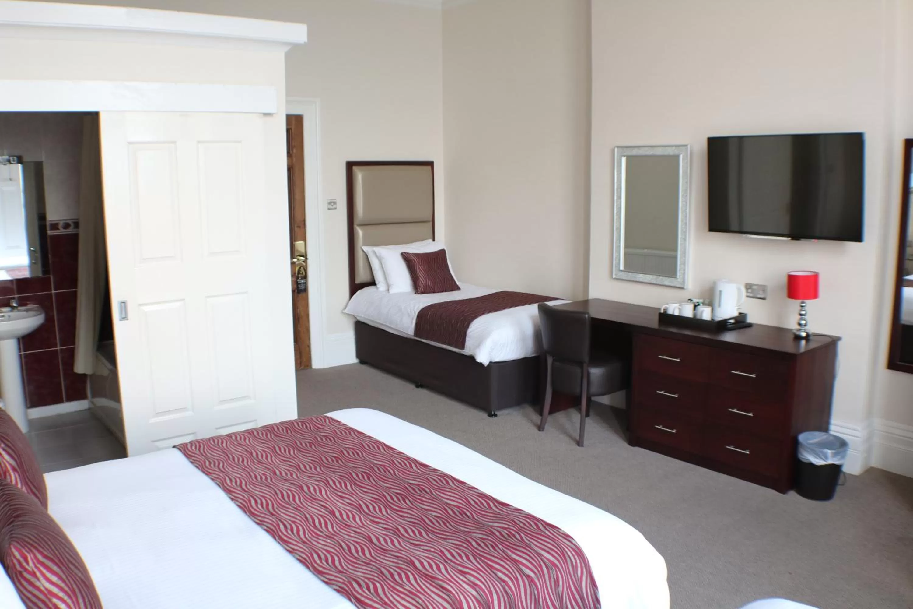 Bed in Hotel Victoria