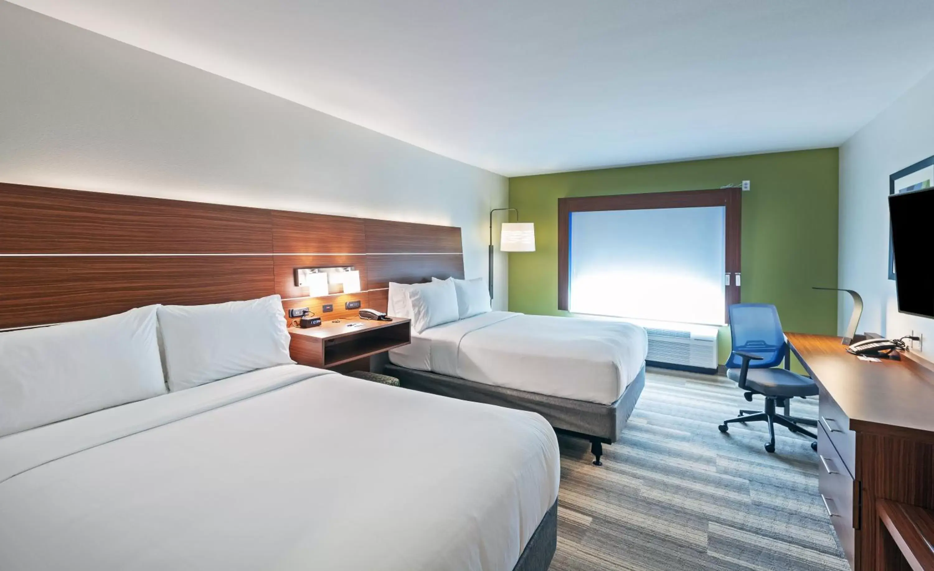 Photo of the whole room, Bed in Holiday Inn Express & Suites Tulsa South - Woodland Hills, an IHG Hotel