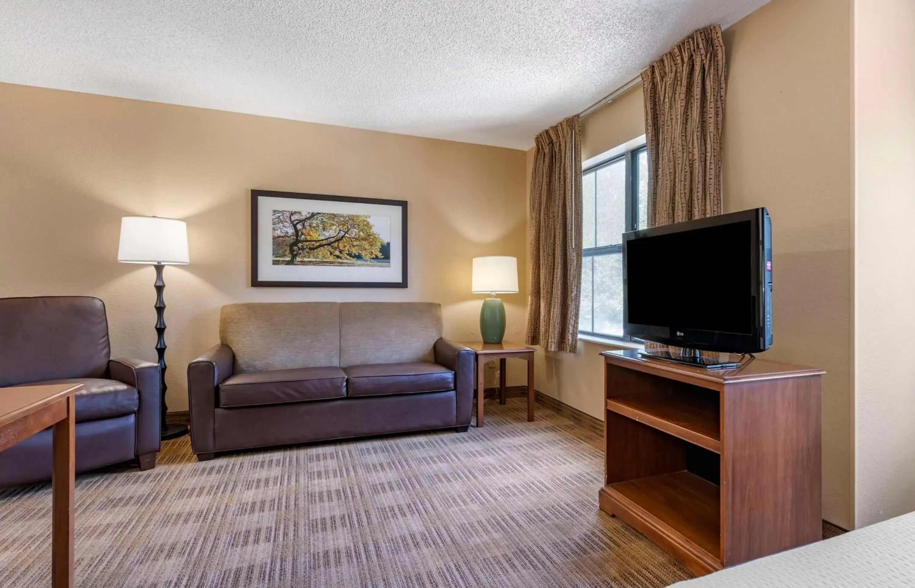 Bedroom, TV/Entertainment Center in Extended Stay America Suites - Orlando - Maitland - 1776 Pembrook Dr