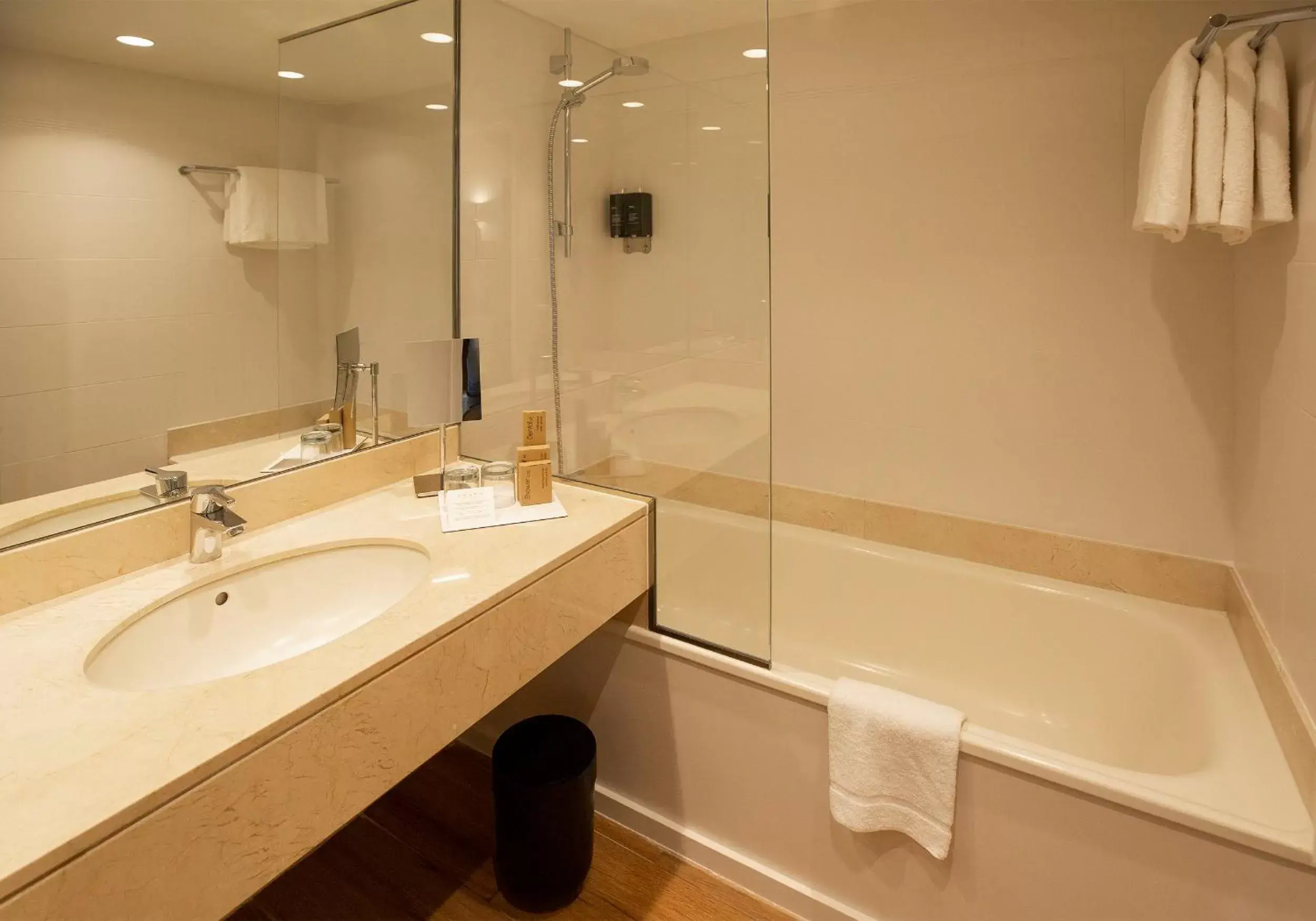 Bathroom in Hotel Eden Park by Brava Hoteles