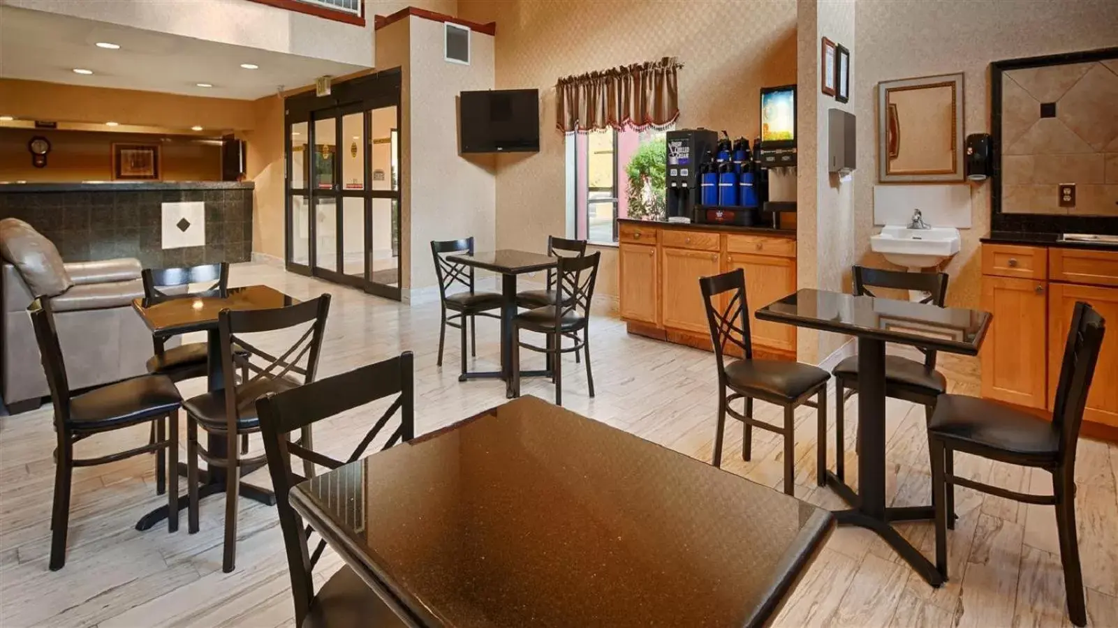 Restaurant/Places to Eat in Best Western Gardendale