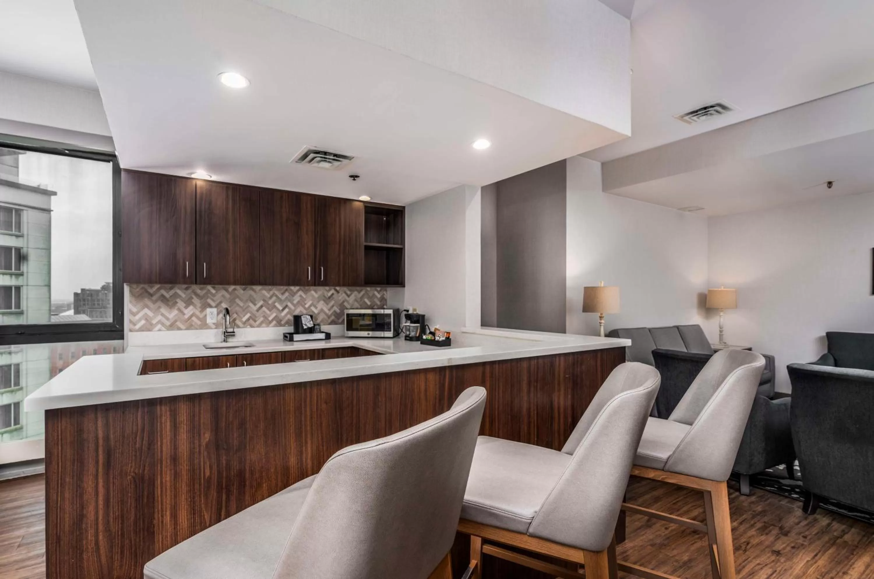Kitchen or kitchenette in Embassy Suites by Hilton Indianapolis Downtown