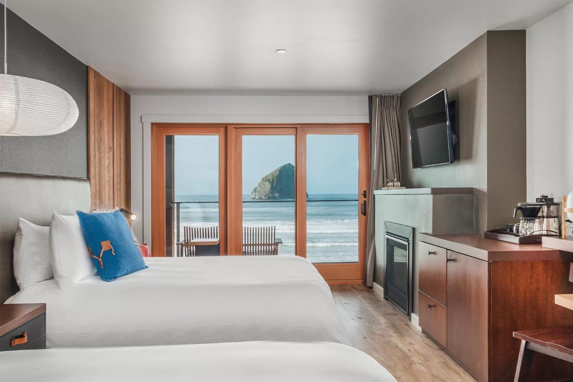 Bed in Headlands Coastal Lodge & Spa