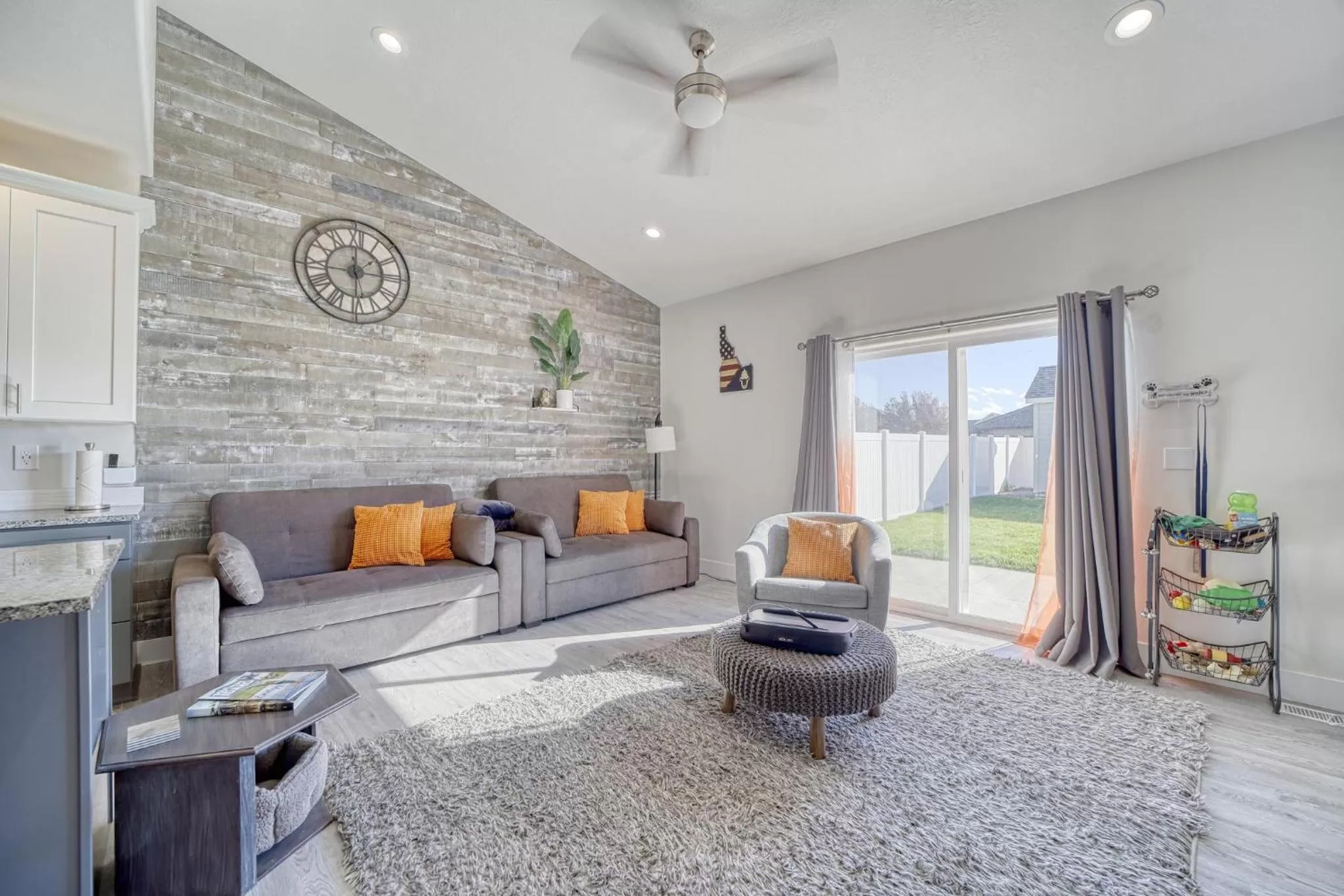 Living room, Seating Area in TJ Rancher - West Side Twin Falls