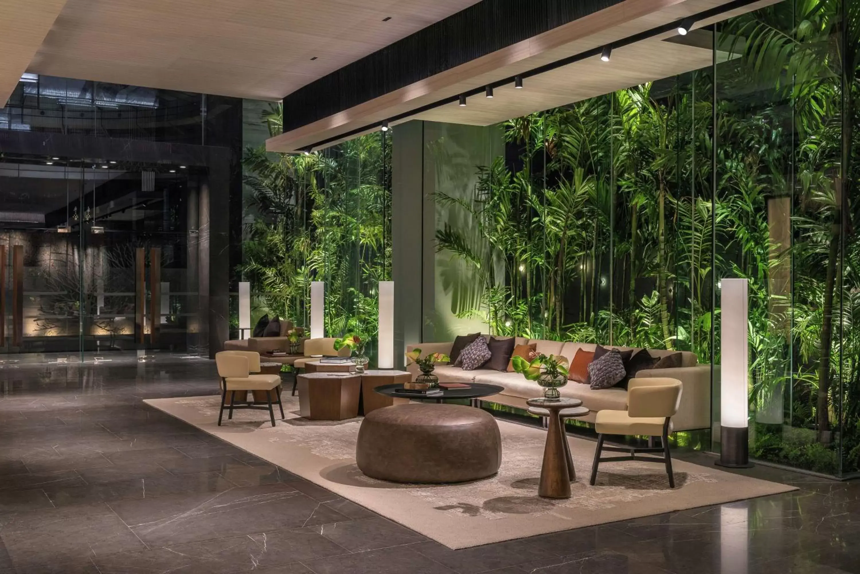 Lobby or reception in DoubleTree by Hilton Bangkok Ploenchit