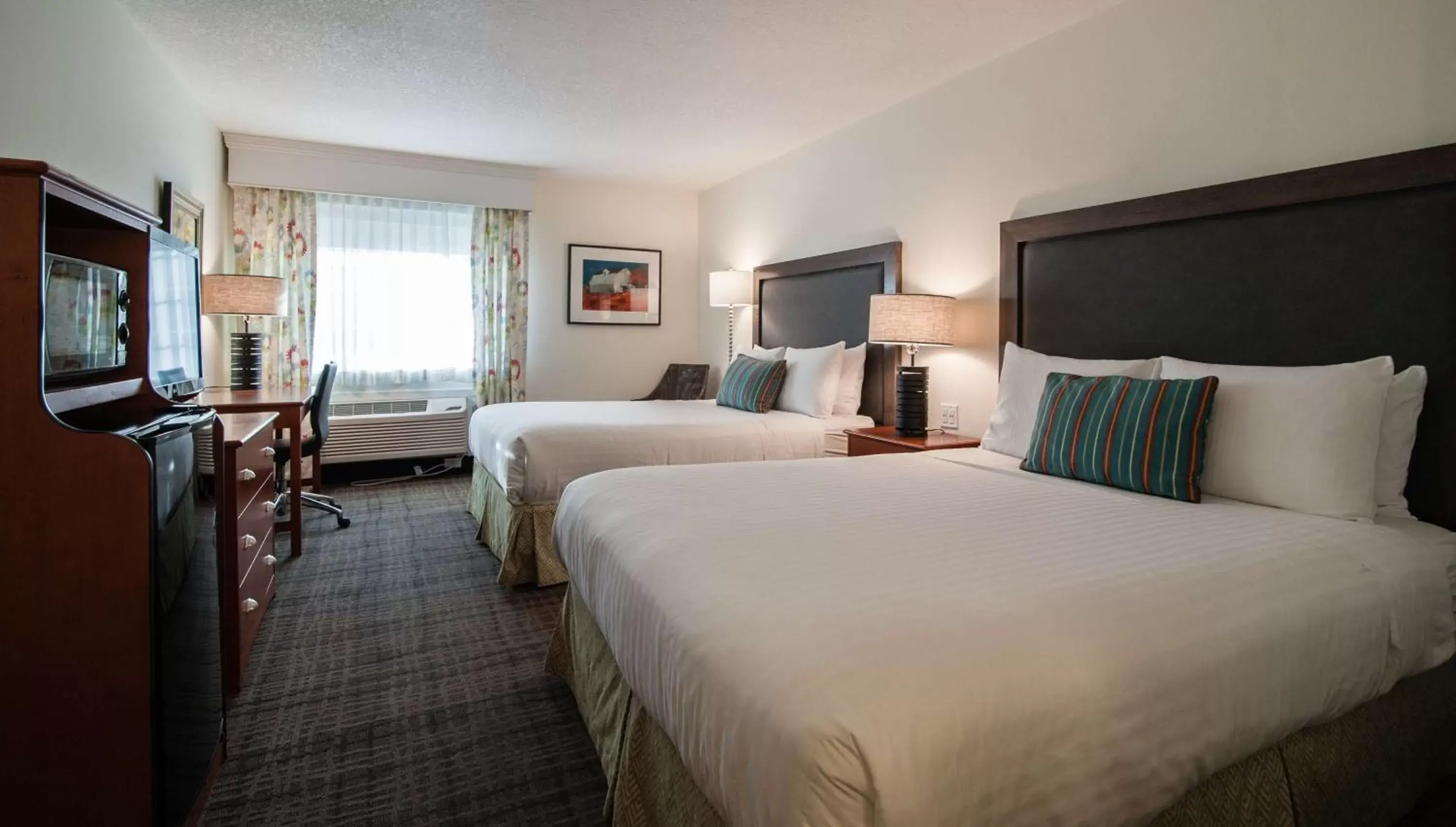 Photo of the whole room, Bed in Best Western Plus University Park Inn & Suites