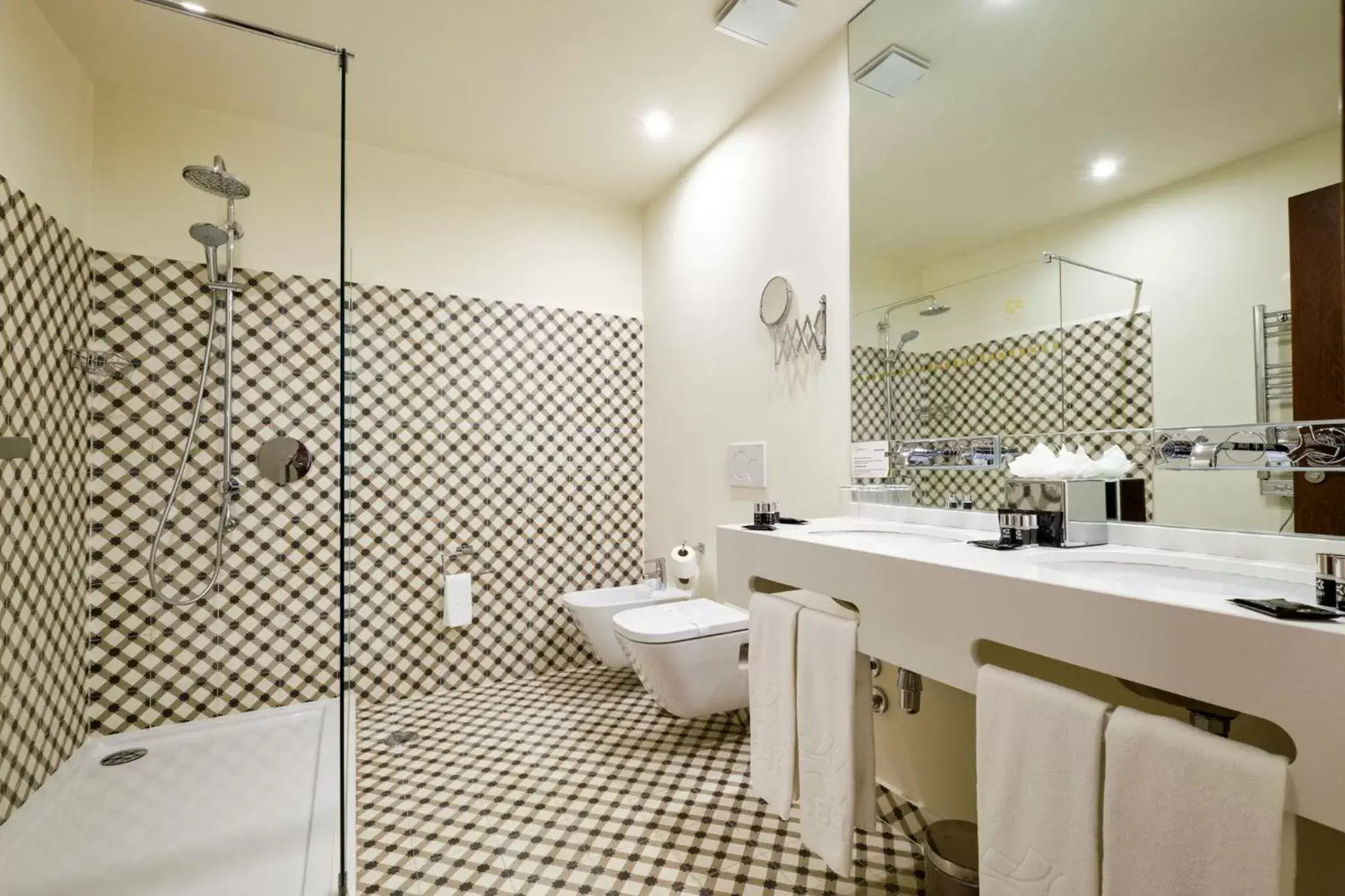 Shower, Bathroom in Sintra Boutique Hotel