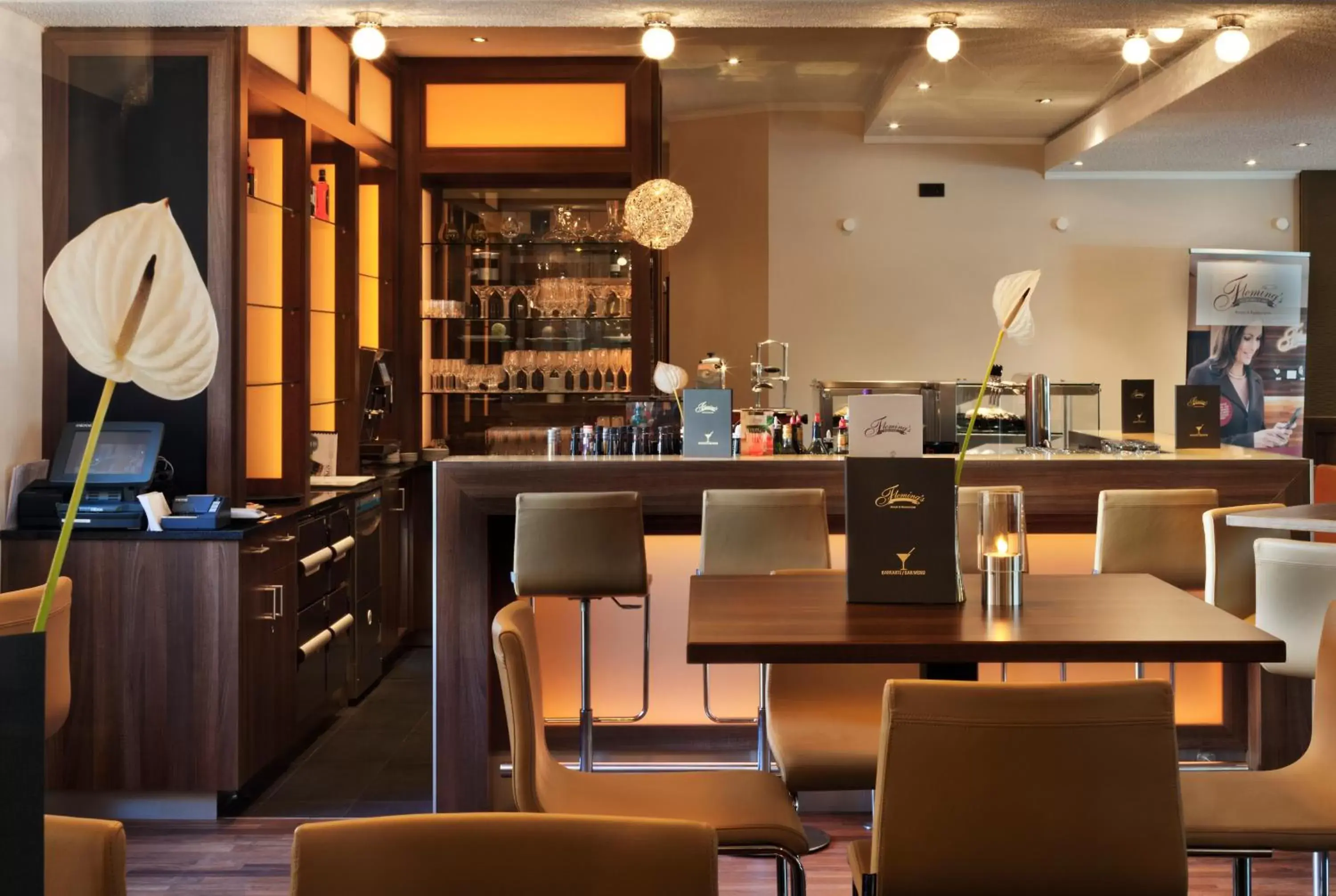 Lounge or bar, Restaurant/Places to Eat in Flemings Hotel Frankfurt Main-Riverside