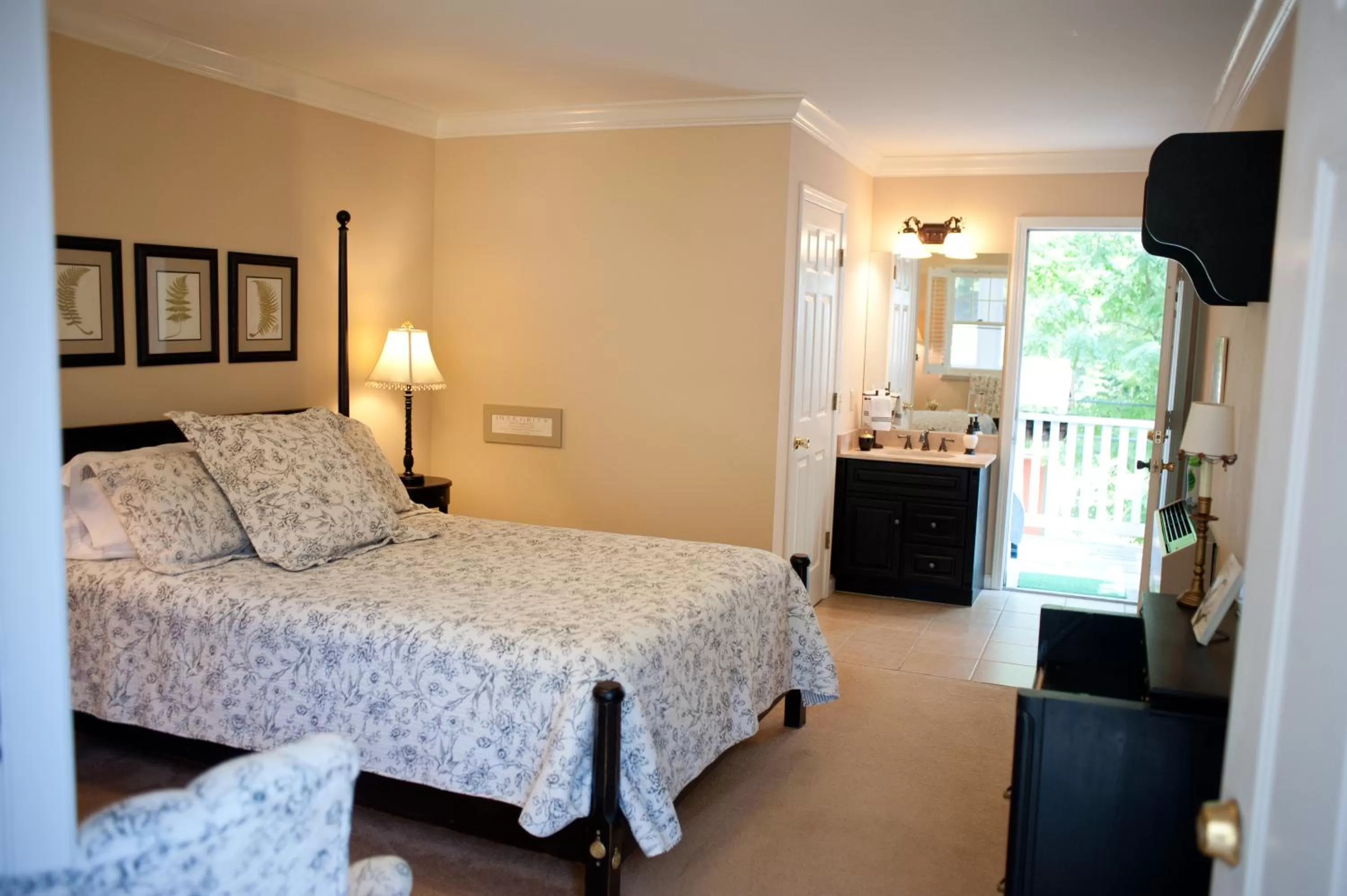 Photo of the whole room, Bed in Green Tree Inn
