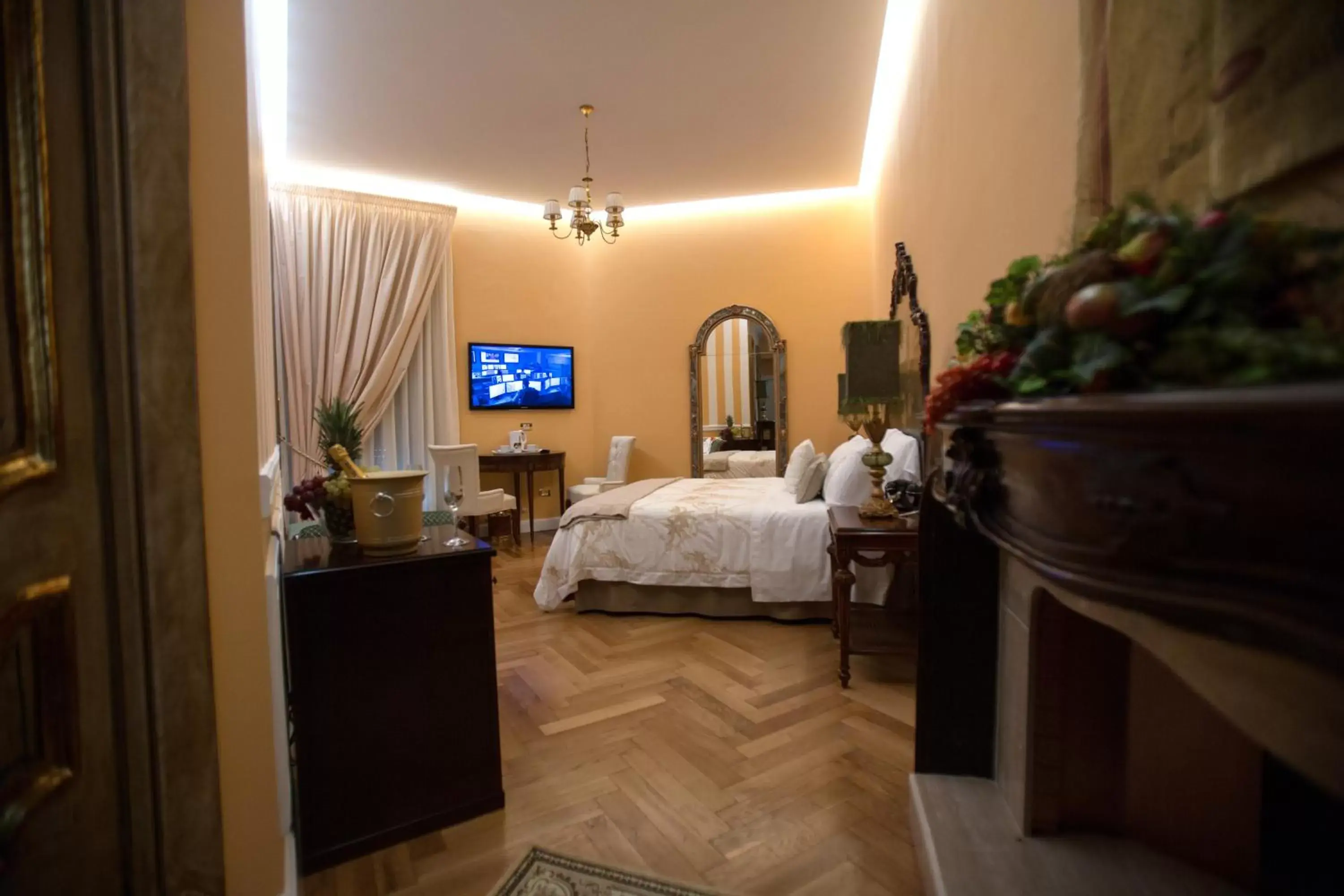 Photo of the whole room in Royal Suite Trinità Dei Monti