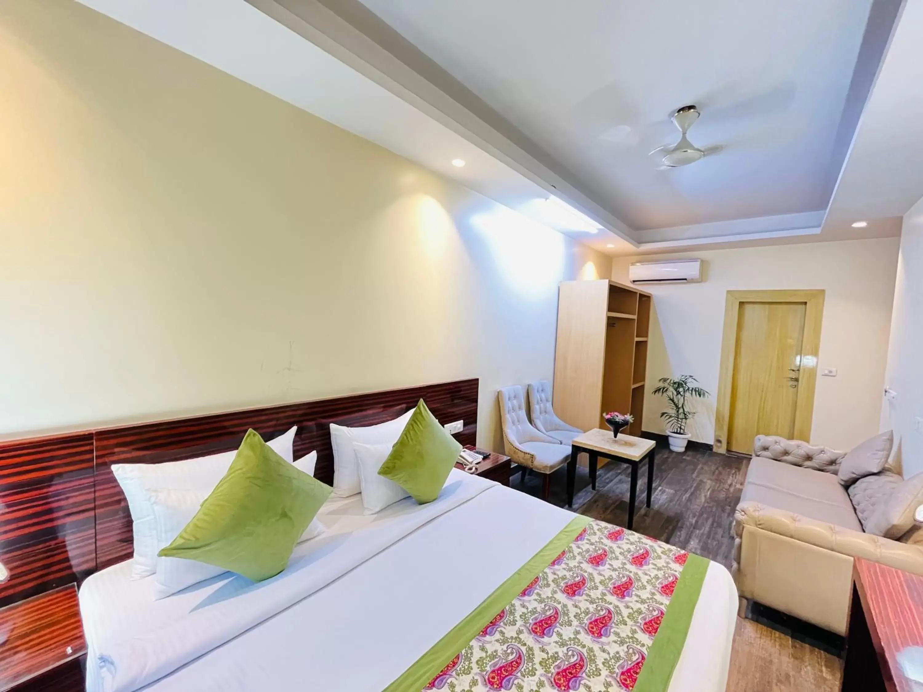 Bed in Hotel Banz - Near Delhi International Airport