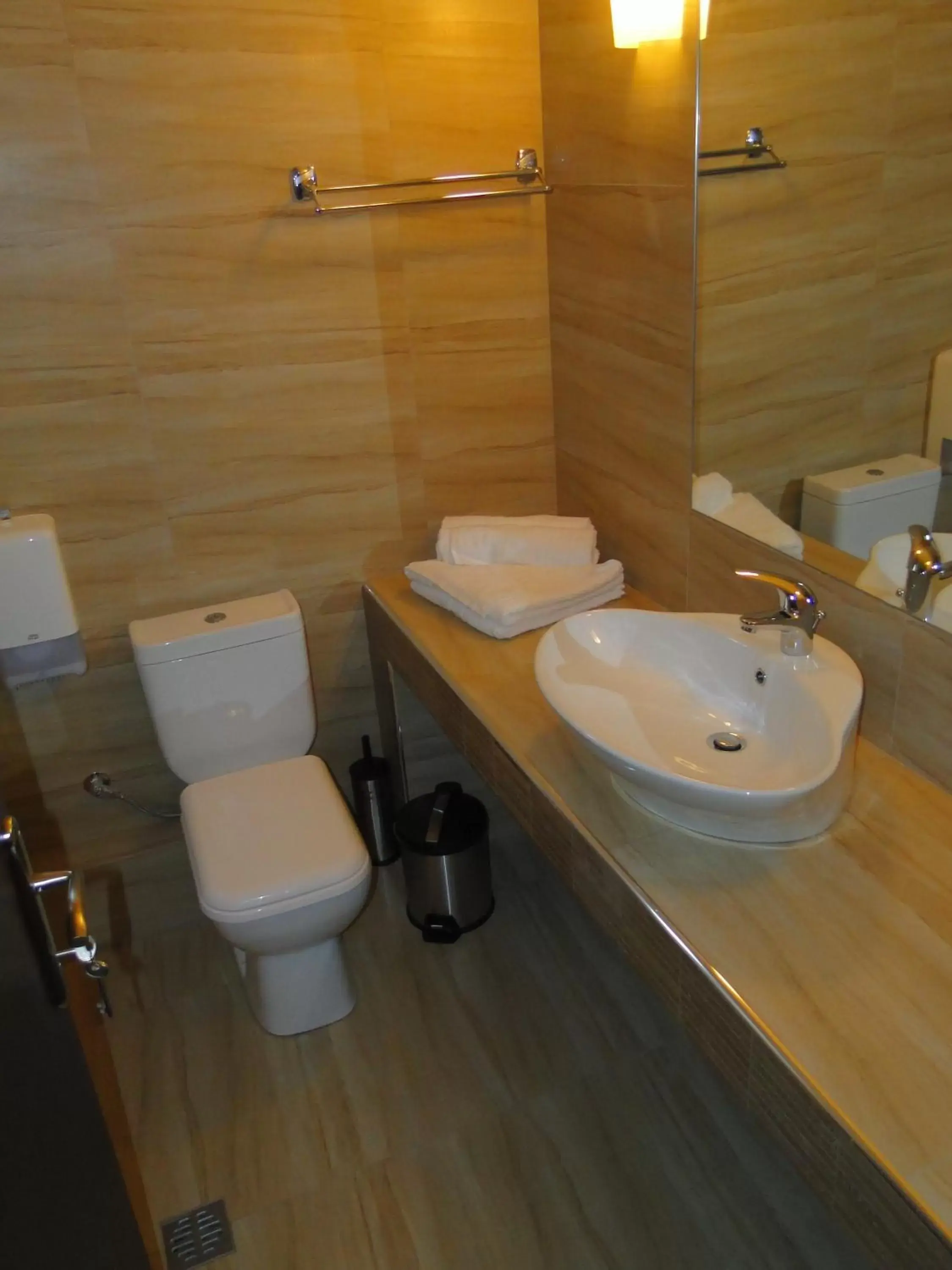 Bathroom in Hotel Olympos