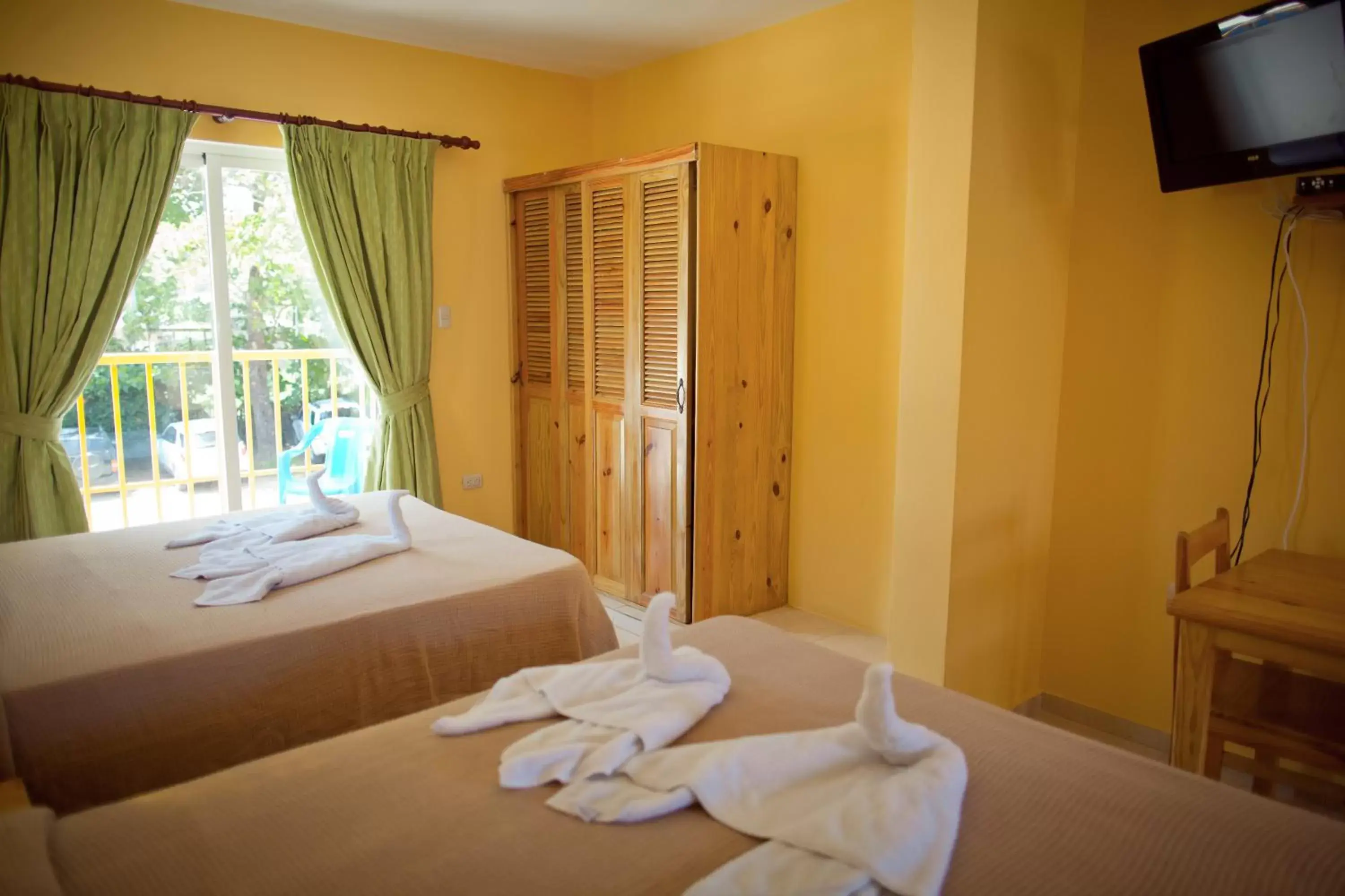 Bedroom, Bed in Kite Beach Inn