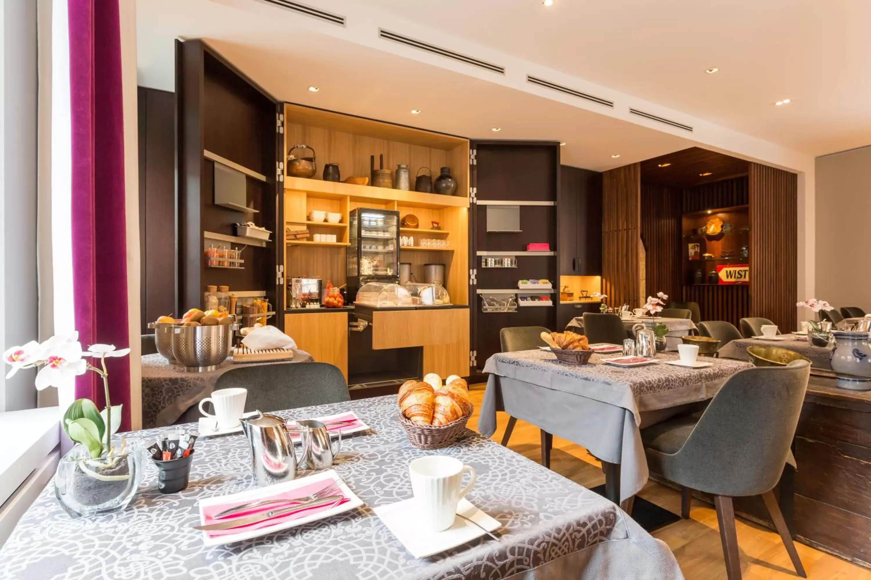 Continental breakfast, Restaurant/Places to Eat in Hôtel L'Auberge Alsacienne