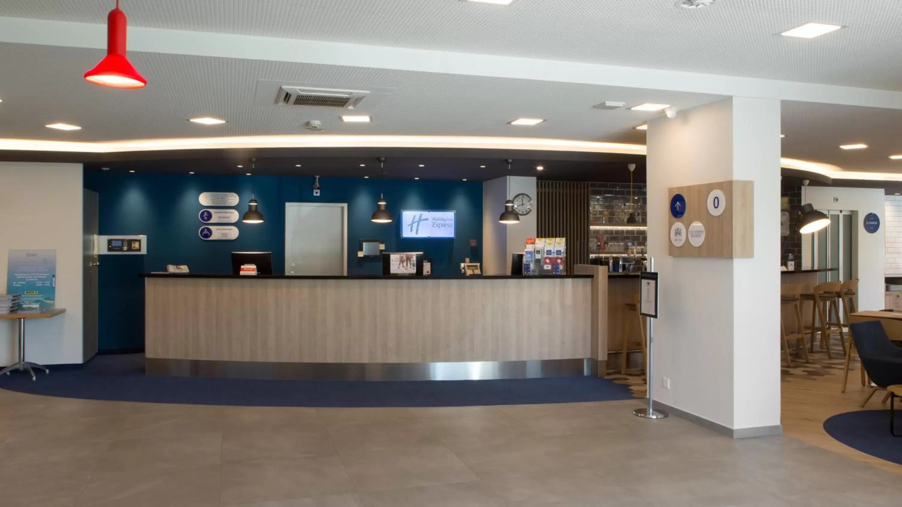 Property building, Lobby/Reception in Holiday Inn Express Geneva Airport