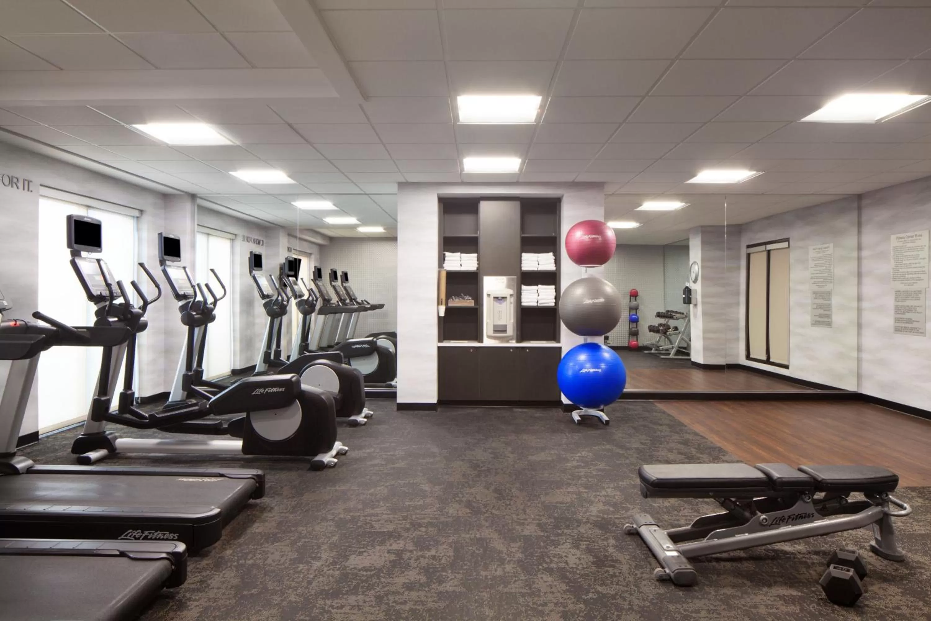 Fitness centre/facilities in Fairfield Inn & Suites by Marriott Charleston