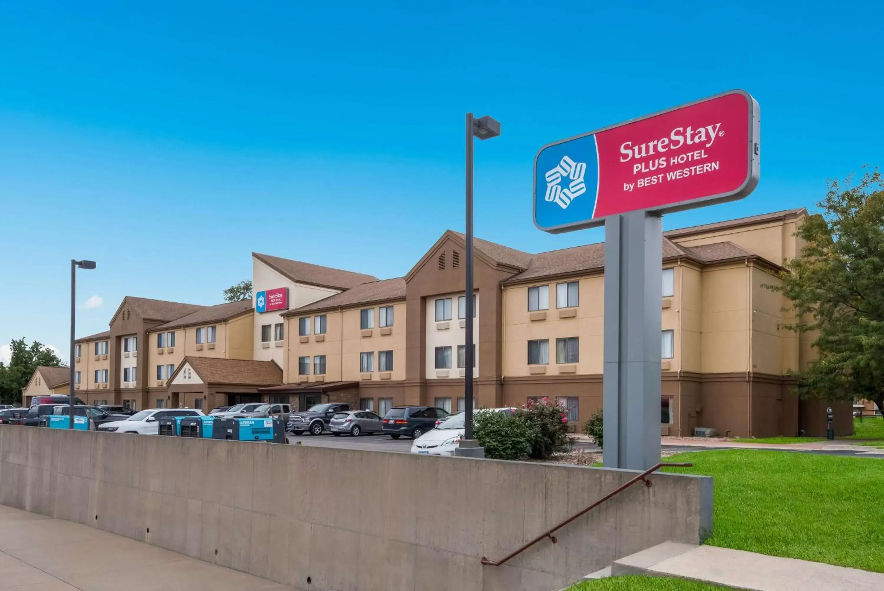 Property Building in SureStay Plus Hotel by Best Western Coralville Iowa City