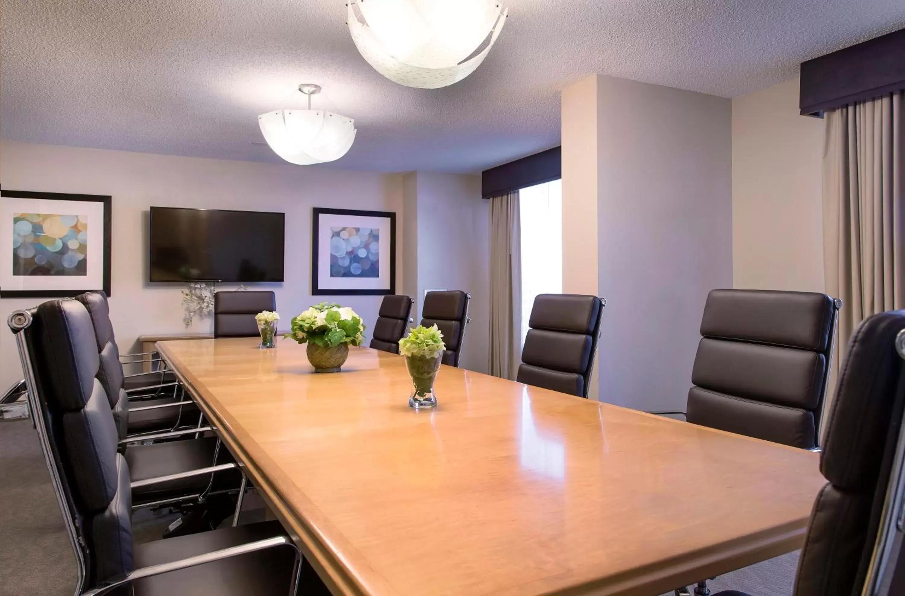 Meeting/conference room, Dining Area in Holiday Inn & Suites Across From Universal Orlando, an IHG Hotel