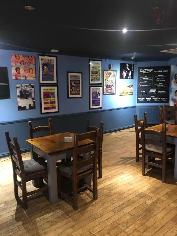 Restaurant/Places to Eat in The Holroyd Arms