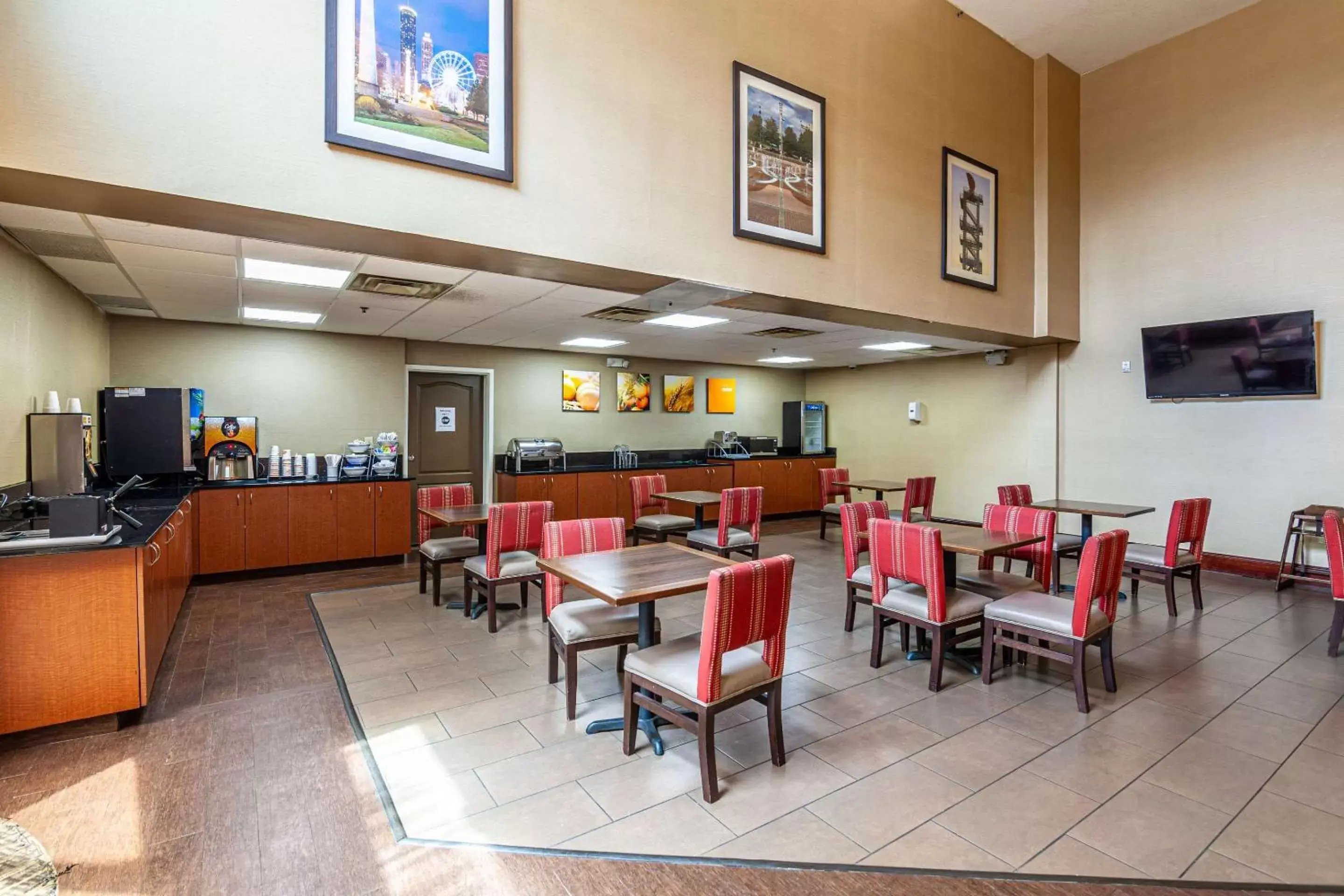 Breakfast, Restaurant/Places to Eat in Comfort Suites Morrow- Atlanta South