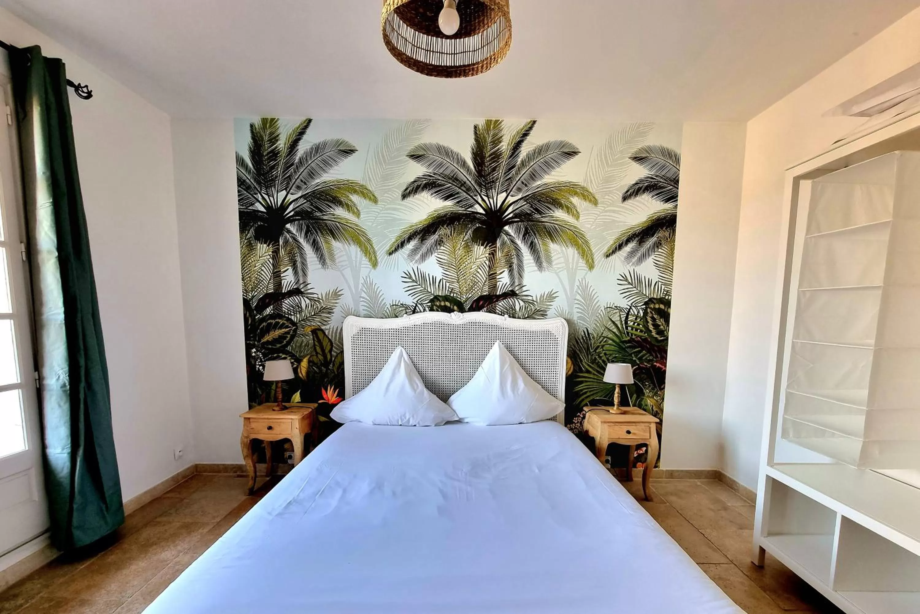 Decorative detail, Bed in Castillon Des Baux