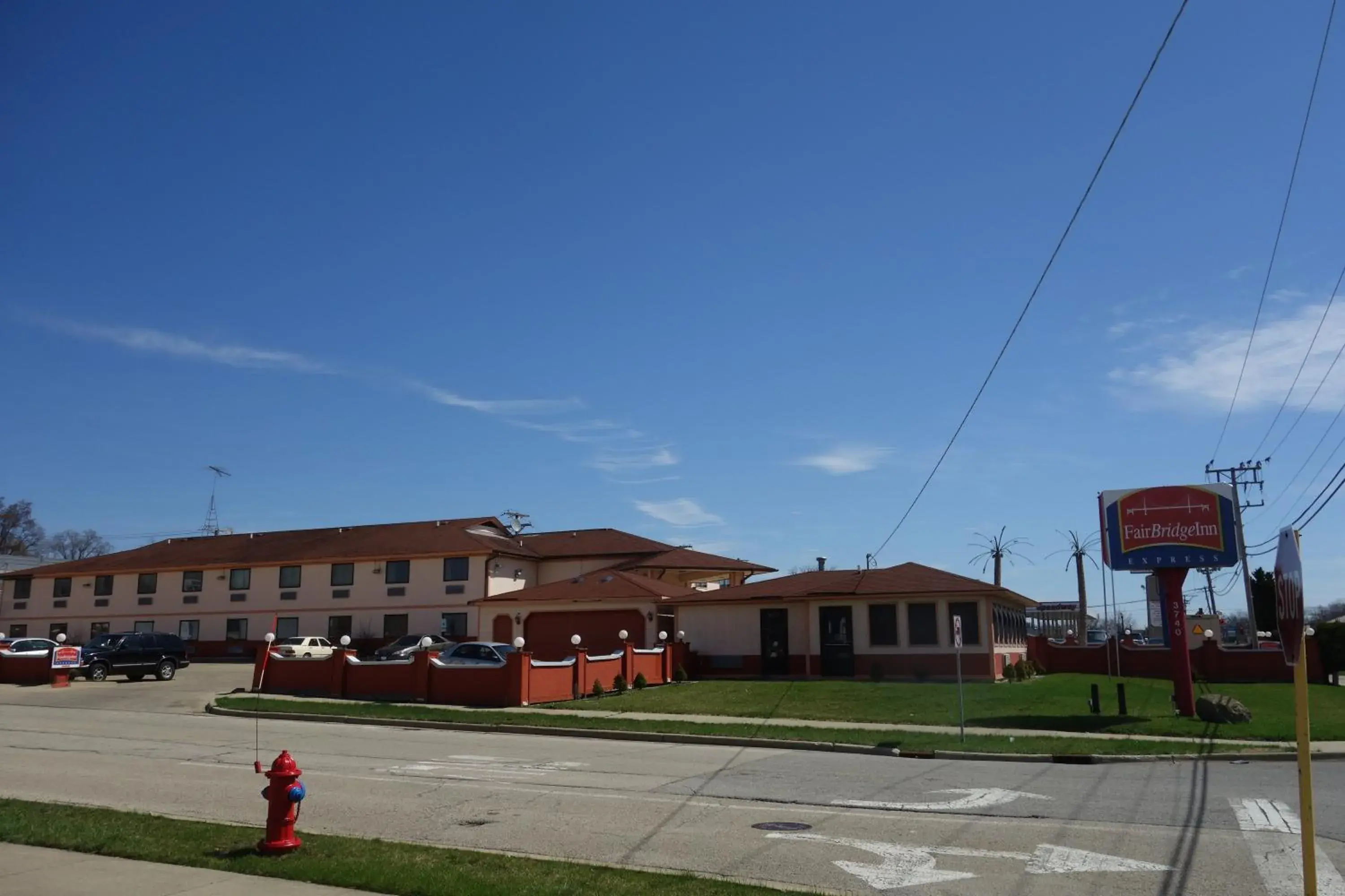Property building in Gurnee Motel Property building in Gurnee Motel