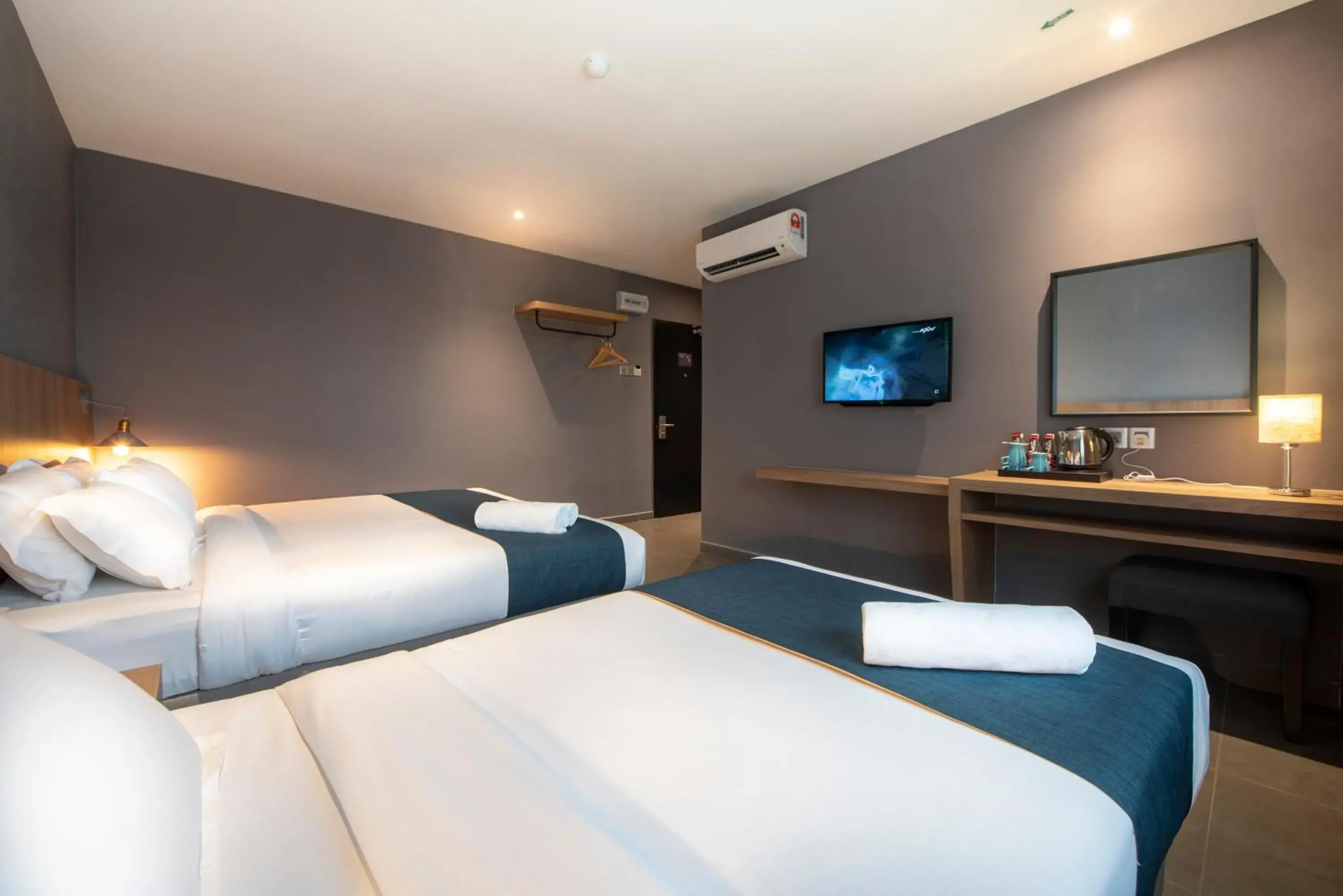 TV and multimedia, Bed in Orange Business Hotel Petaling Jaya