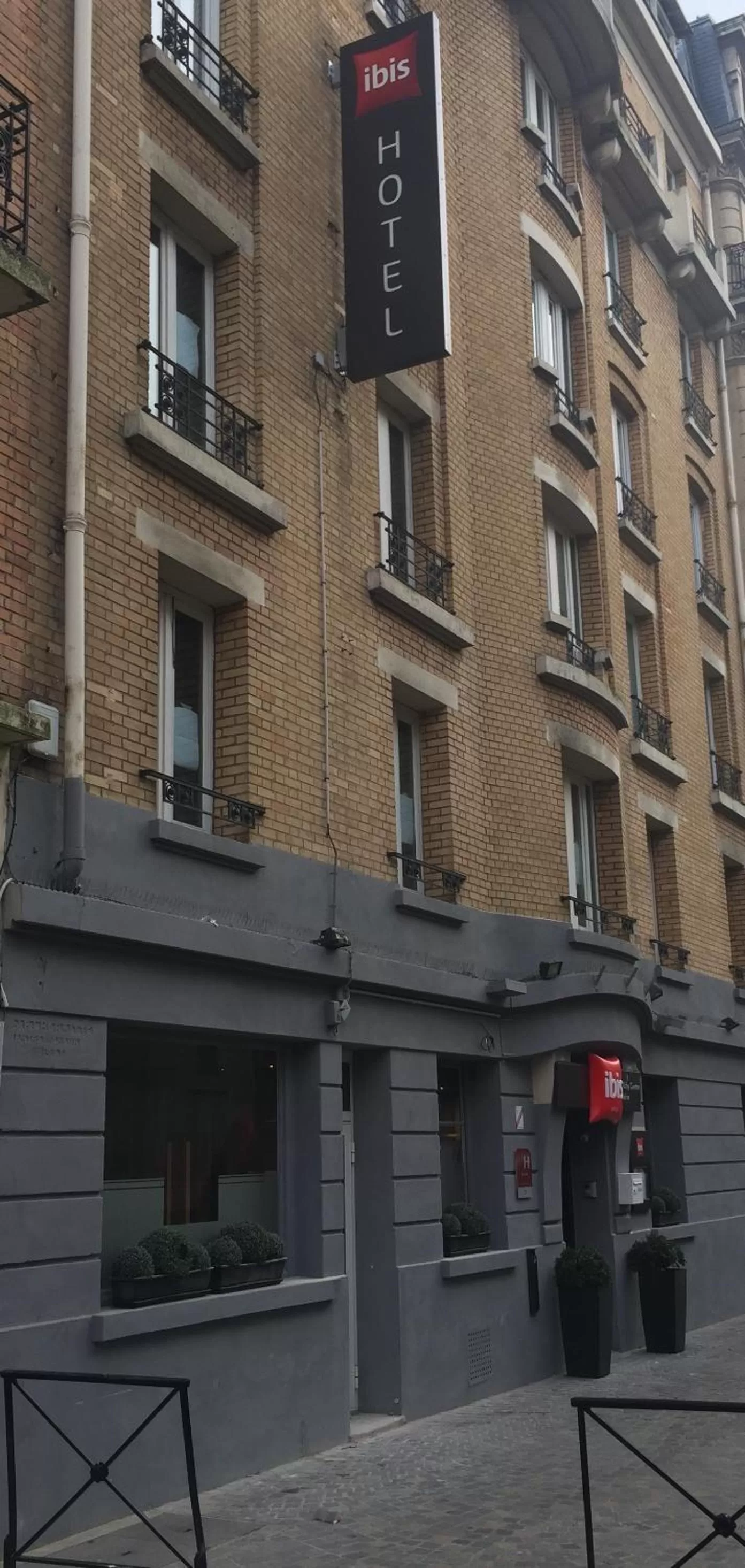 Facade/entrance in ibis Clichy Centre Mairie