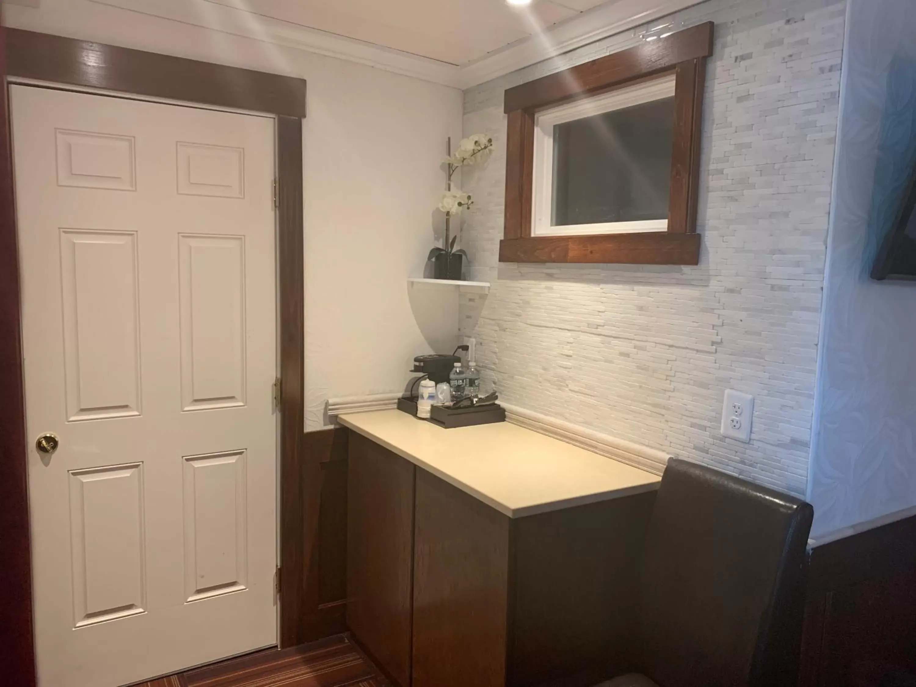 Coffee/tea facilities in Atlantic Coast Inn Coffee/tea facilities in Atlantic Coast Inn