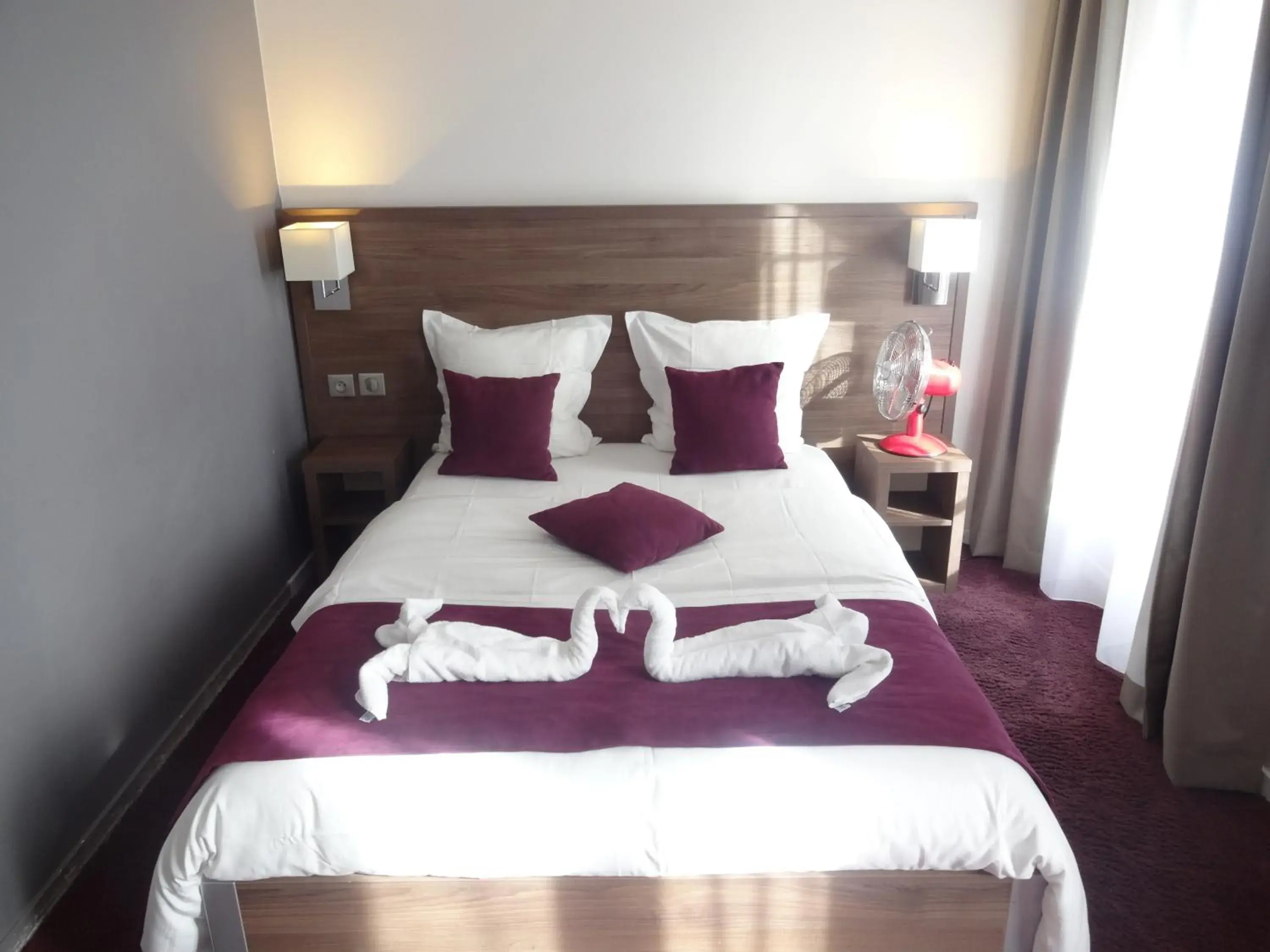 Bed in Hotel la Perle Montparnasse