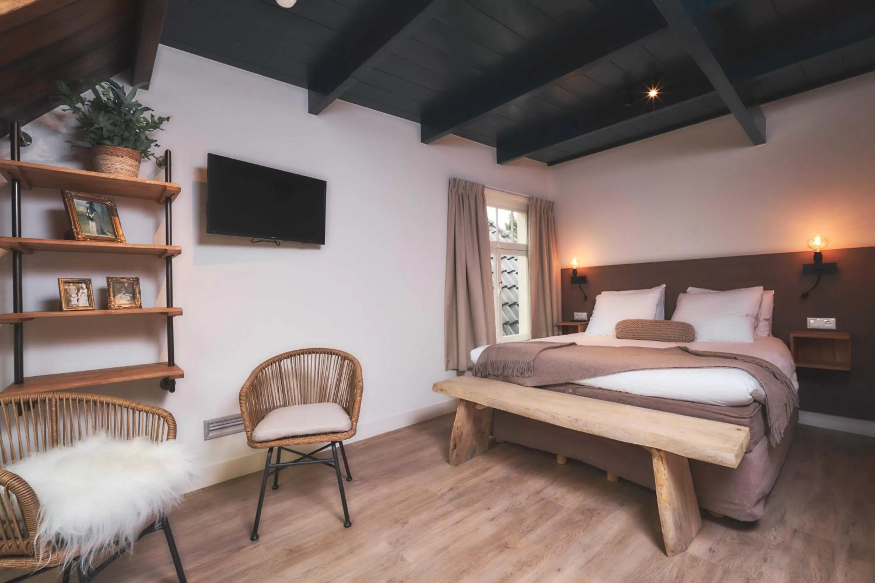 Property building, Bed in Dorpsherberg De Roskam