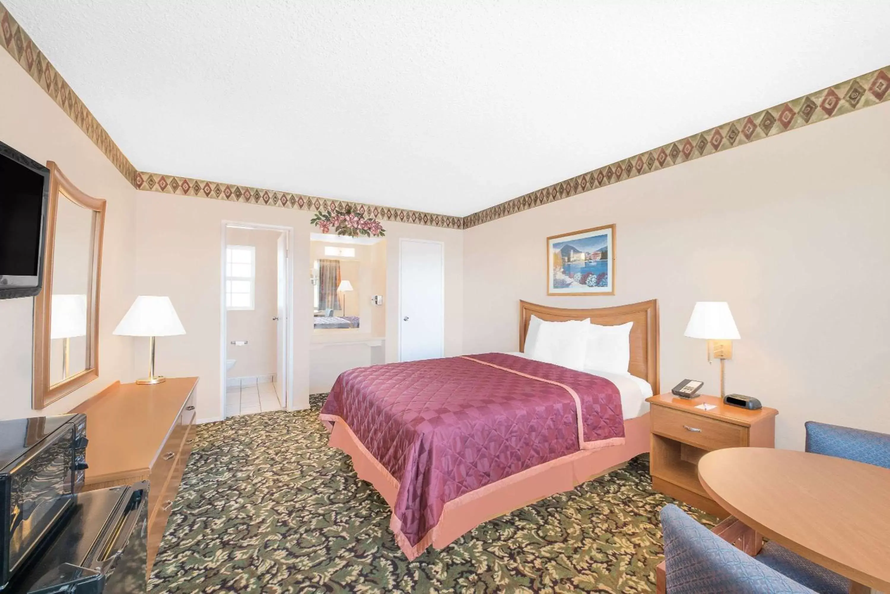 Photo of the whole room, Bed in Knights Inn & Suites by Sonesta Pecos