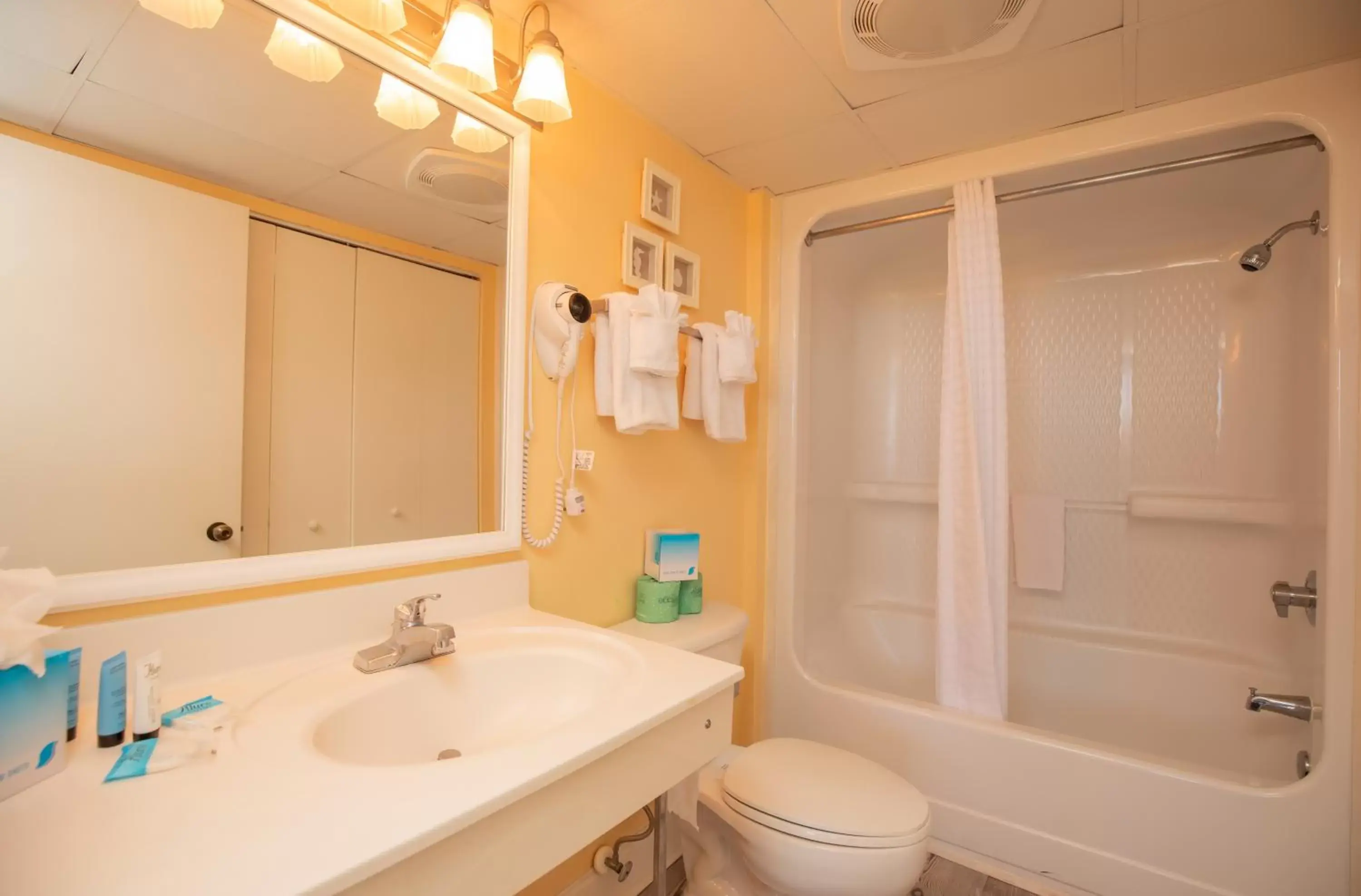 Bathroom in Grande Shores Ocean Resorts Condominiums