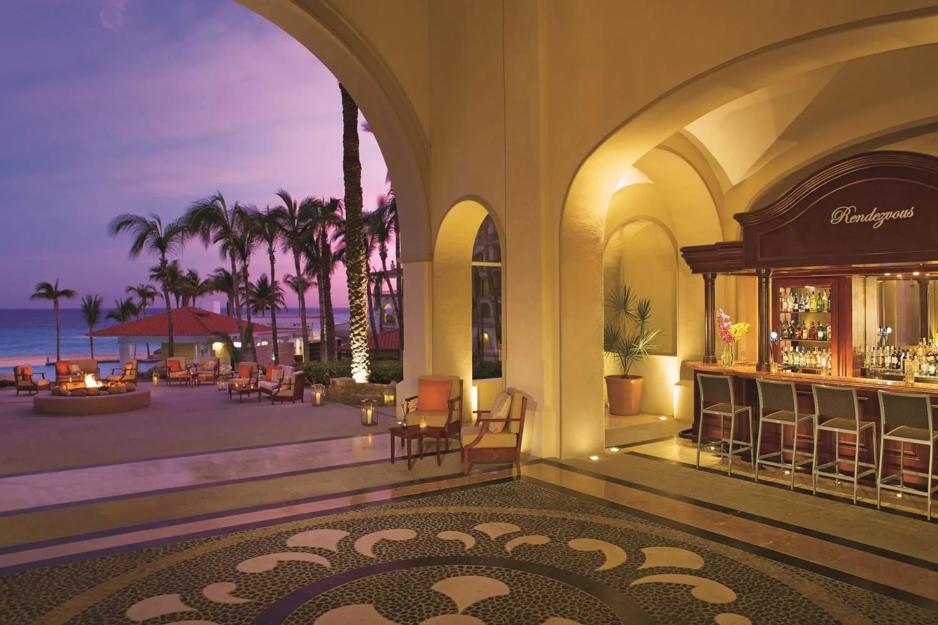 Lounge or bar in Dreams Los Cabos Suites Golf Resort & Spa