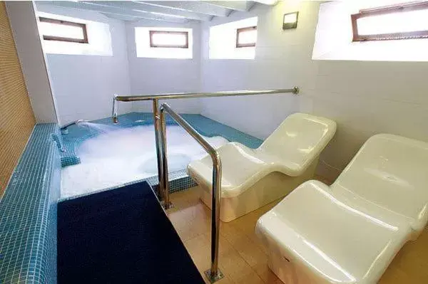 Hot Tub, Swimming Pool in Hospedium Hotel Cañitas Maite Boutique