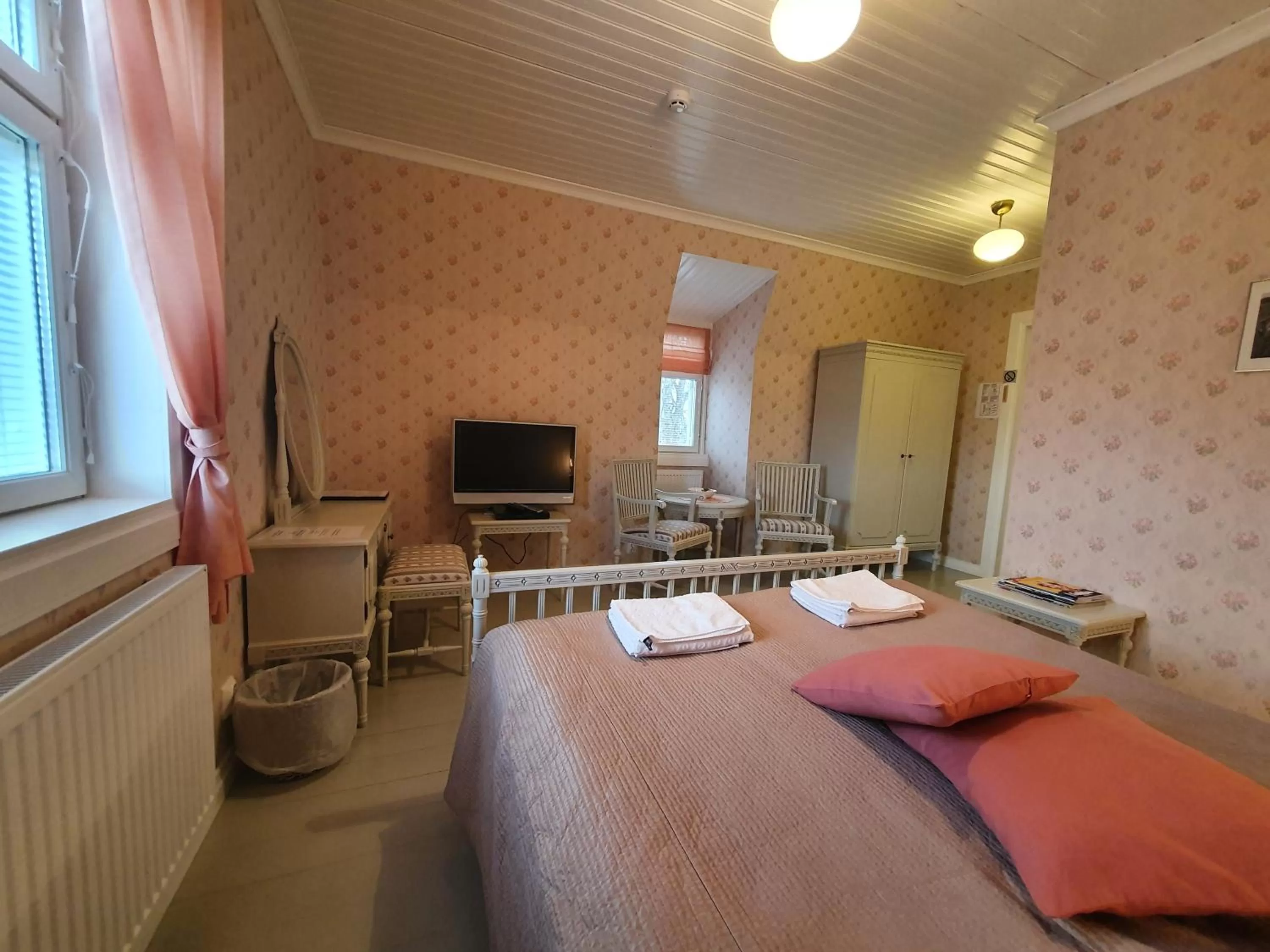 Photo of the whole room, Bed in B&B Lomamokkila