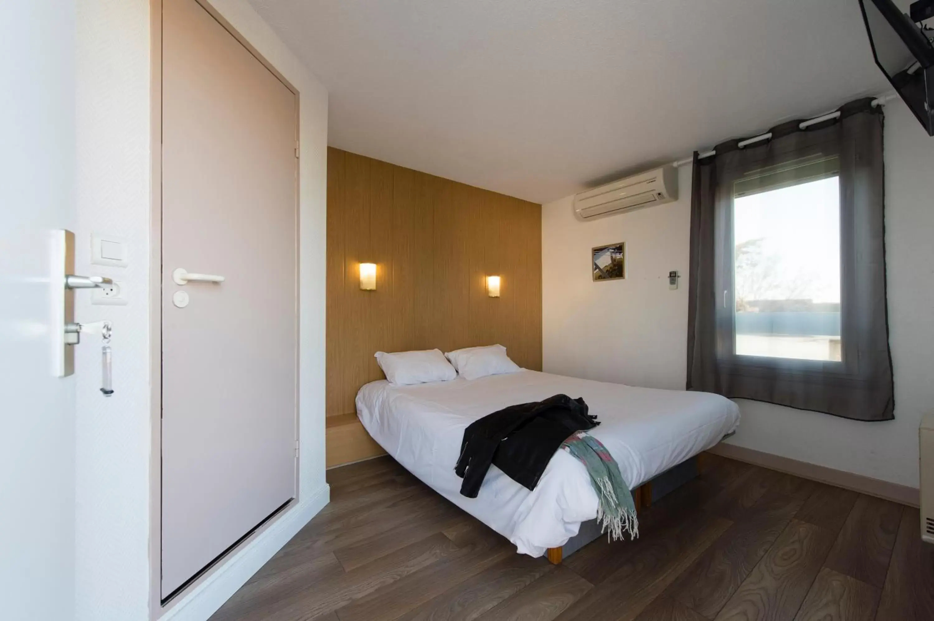 Bedroom, Bed in Fasthotel Pau