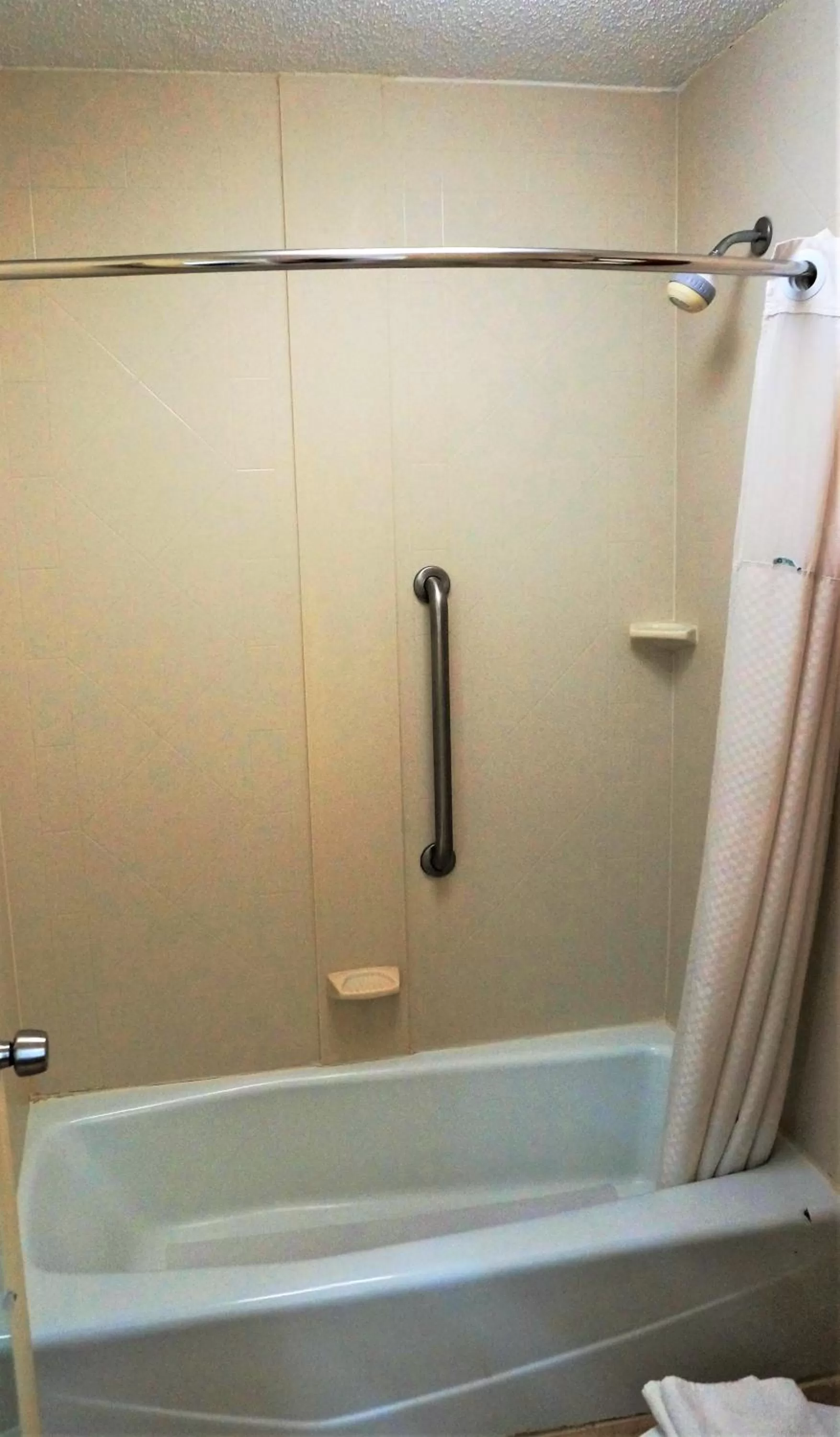 Howard Johnson by Wyndham Greensboro Near the Coliseum